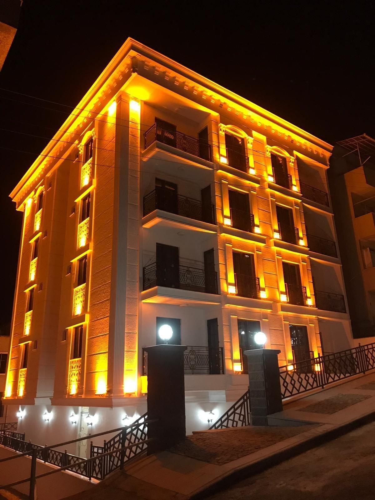 Vista Exterior White Golden Suite Hotel
