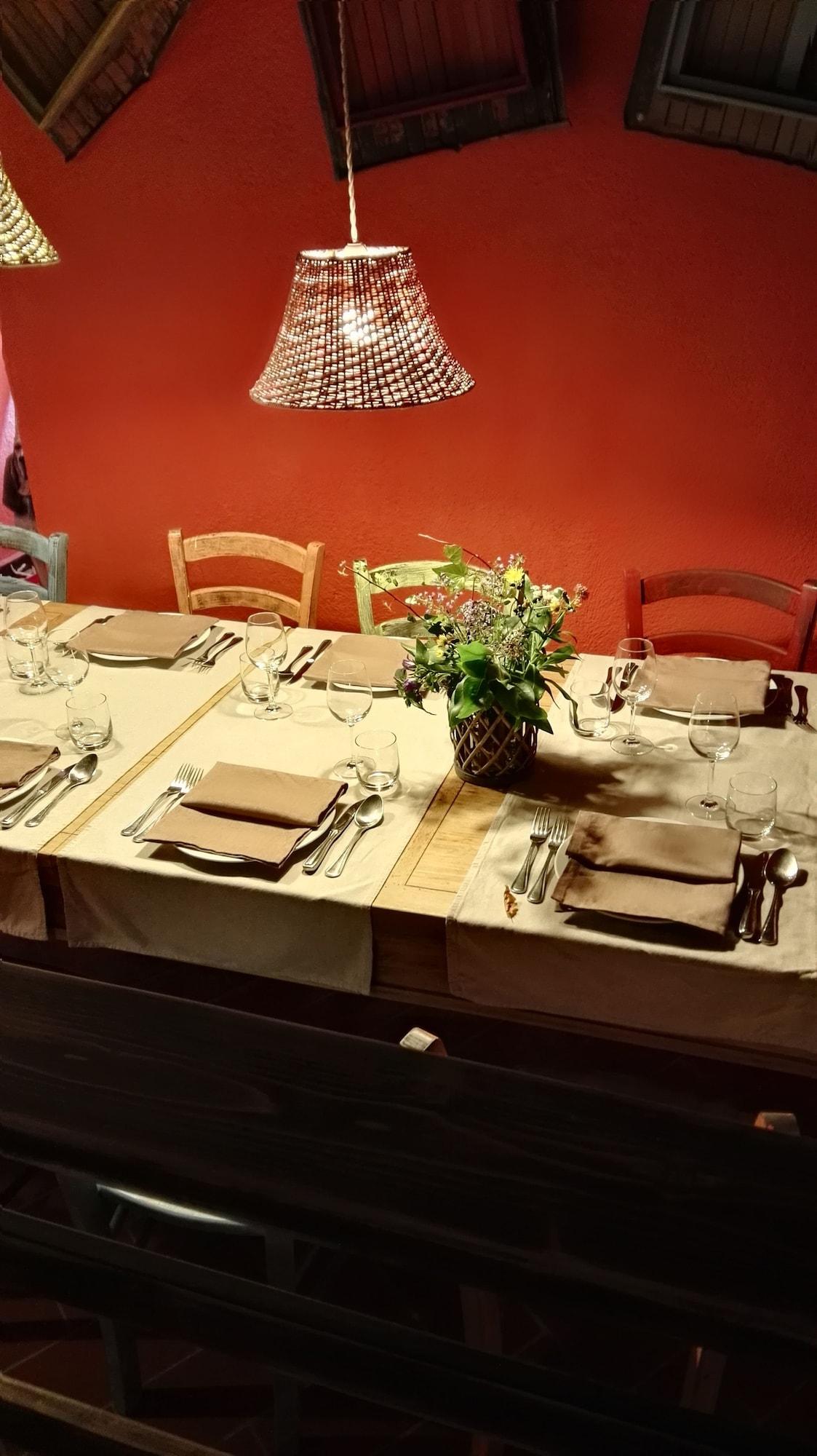 Bar/Salón Borgo di Codeglia