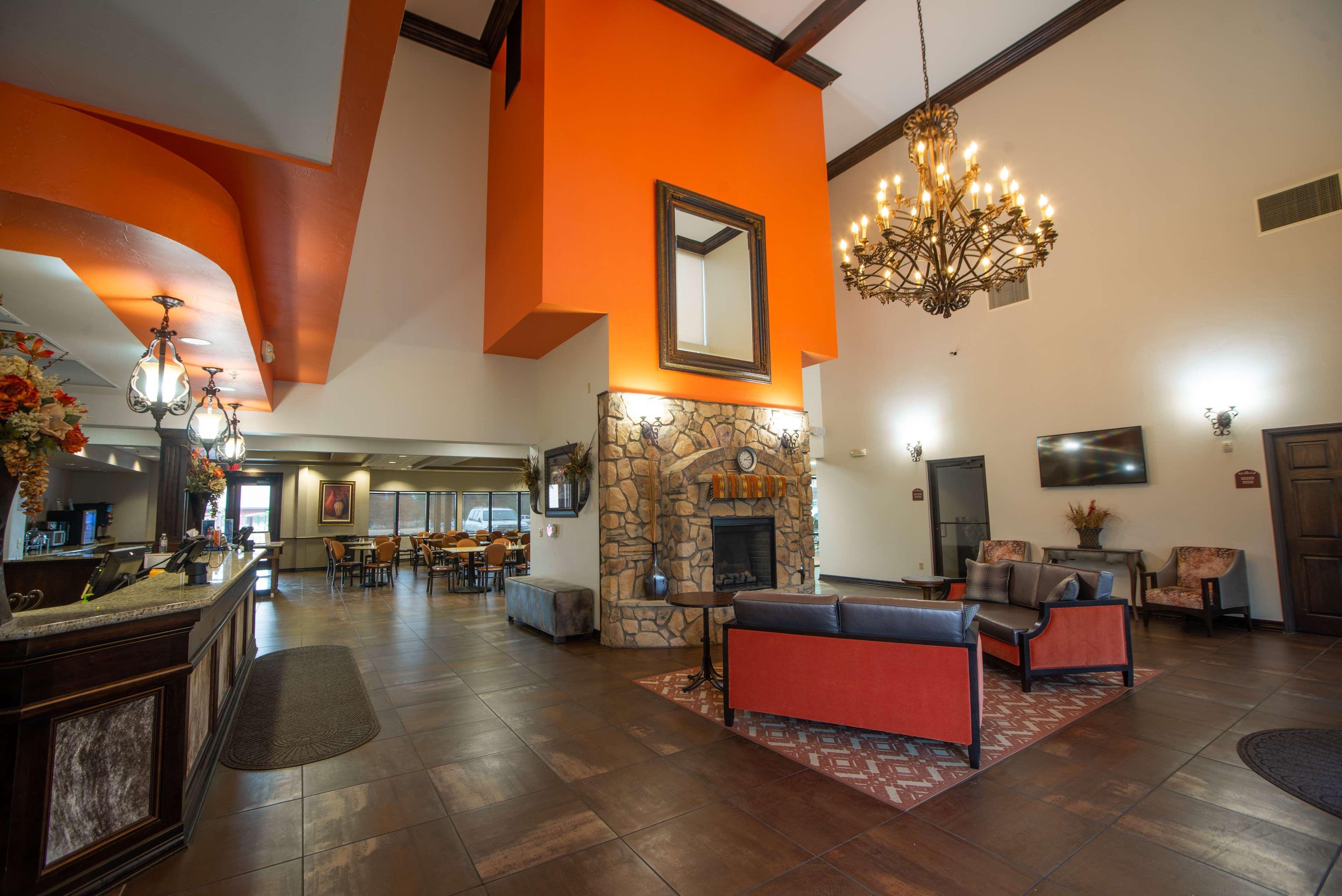 Vista Lobby Best Western Plus Cimarron Hotel & Suites