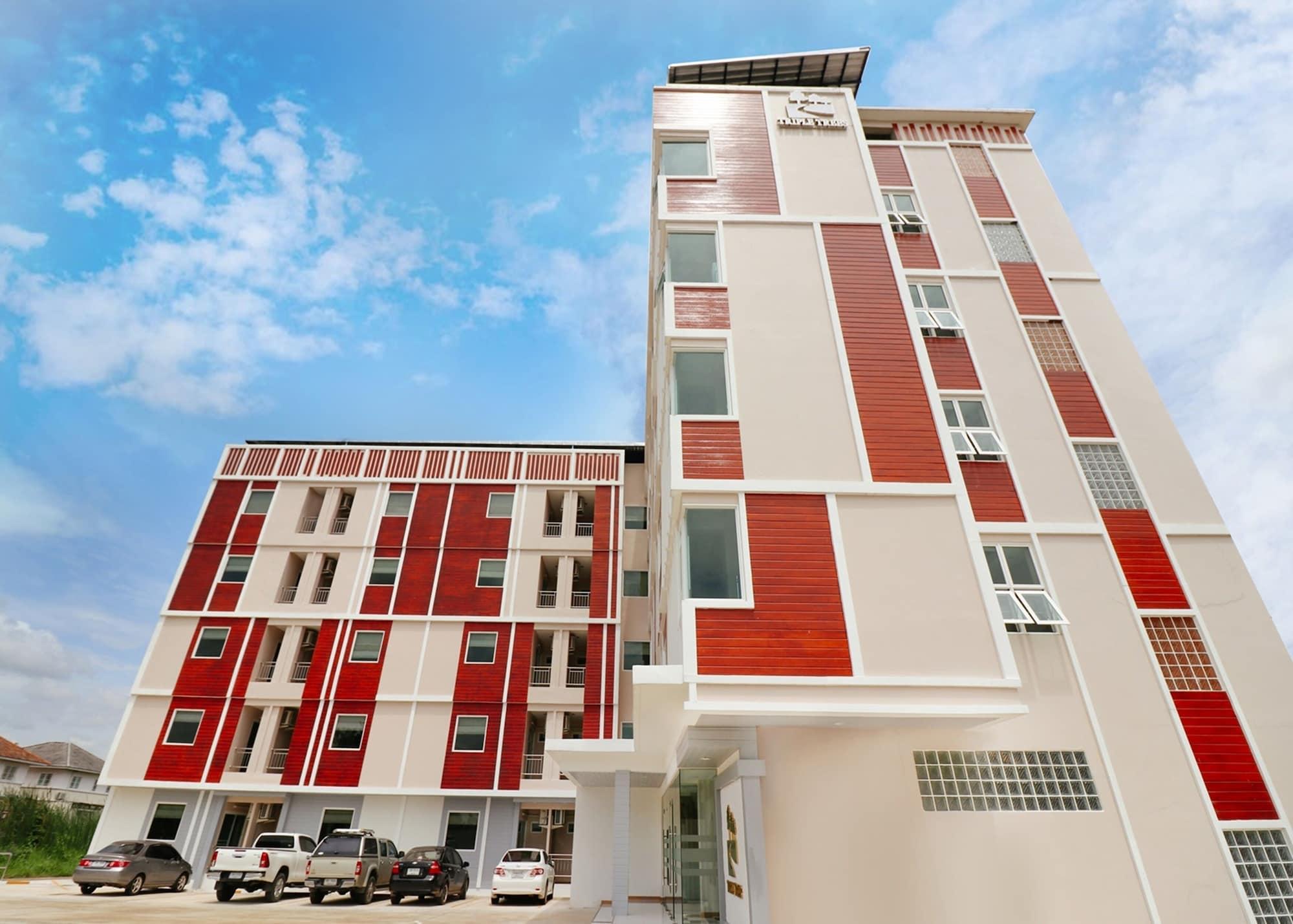 Varios Triple Trees Village