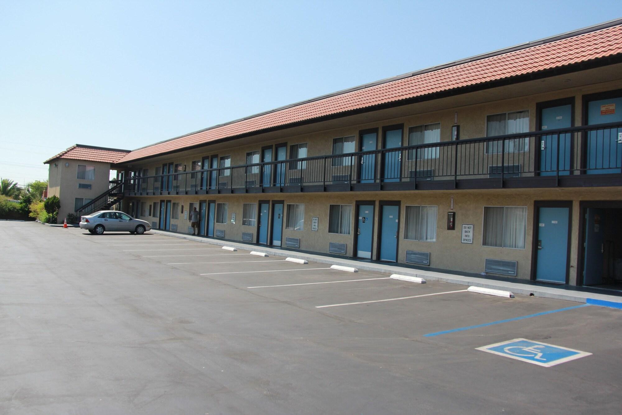 Varios Motel Moonlight