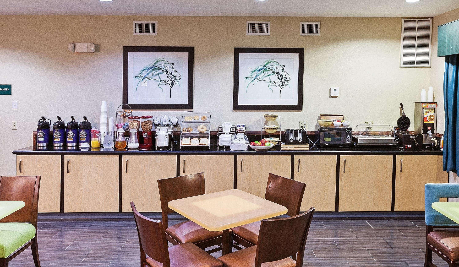 Restaurant La Quinta Inn & Suites by Wyndham Pasadena