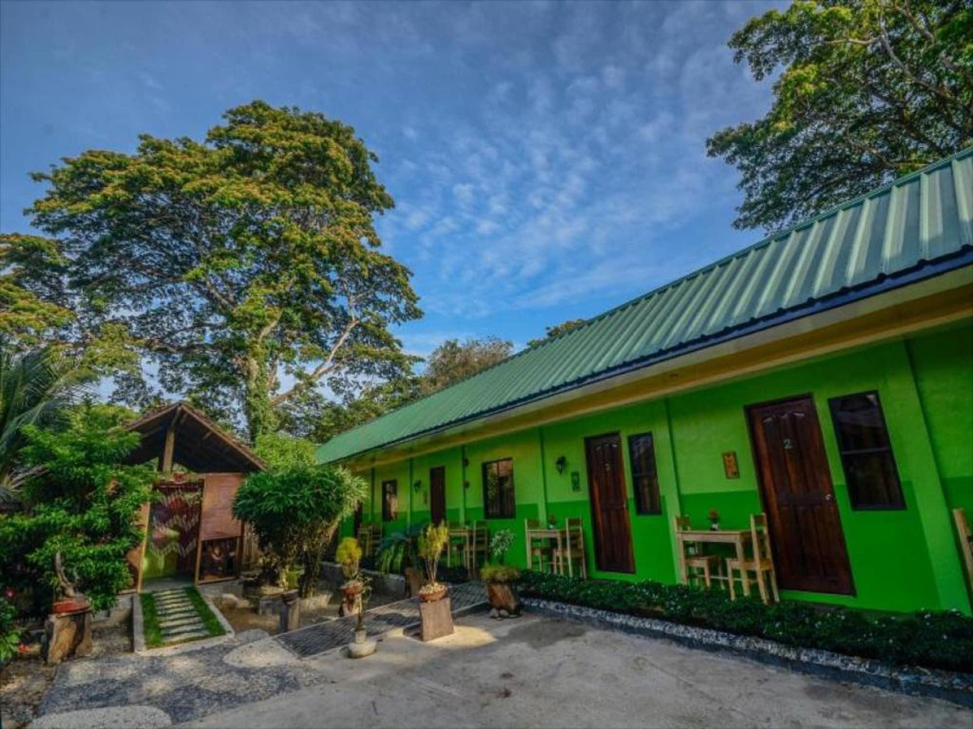 Vista Exterior OYO 622 Butterfly Totem Guesthouse