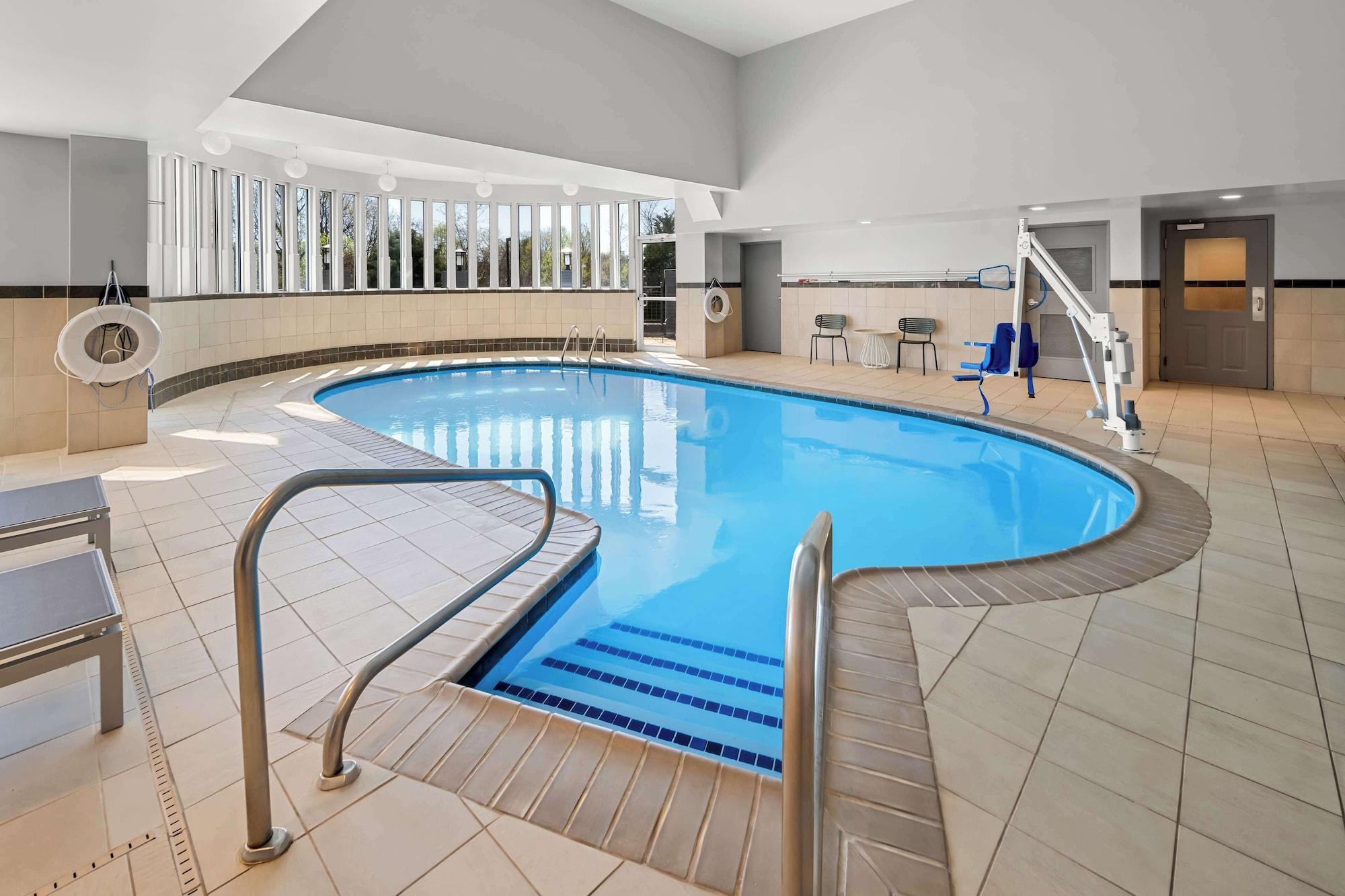 Vista Piscina Spark by Hilton Woodbridge