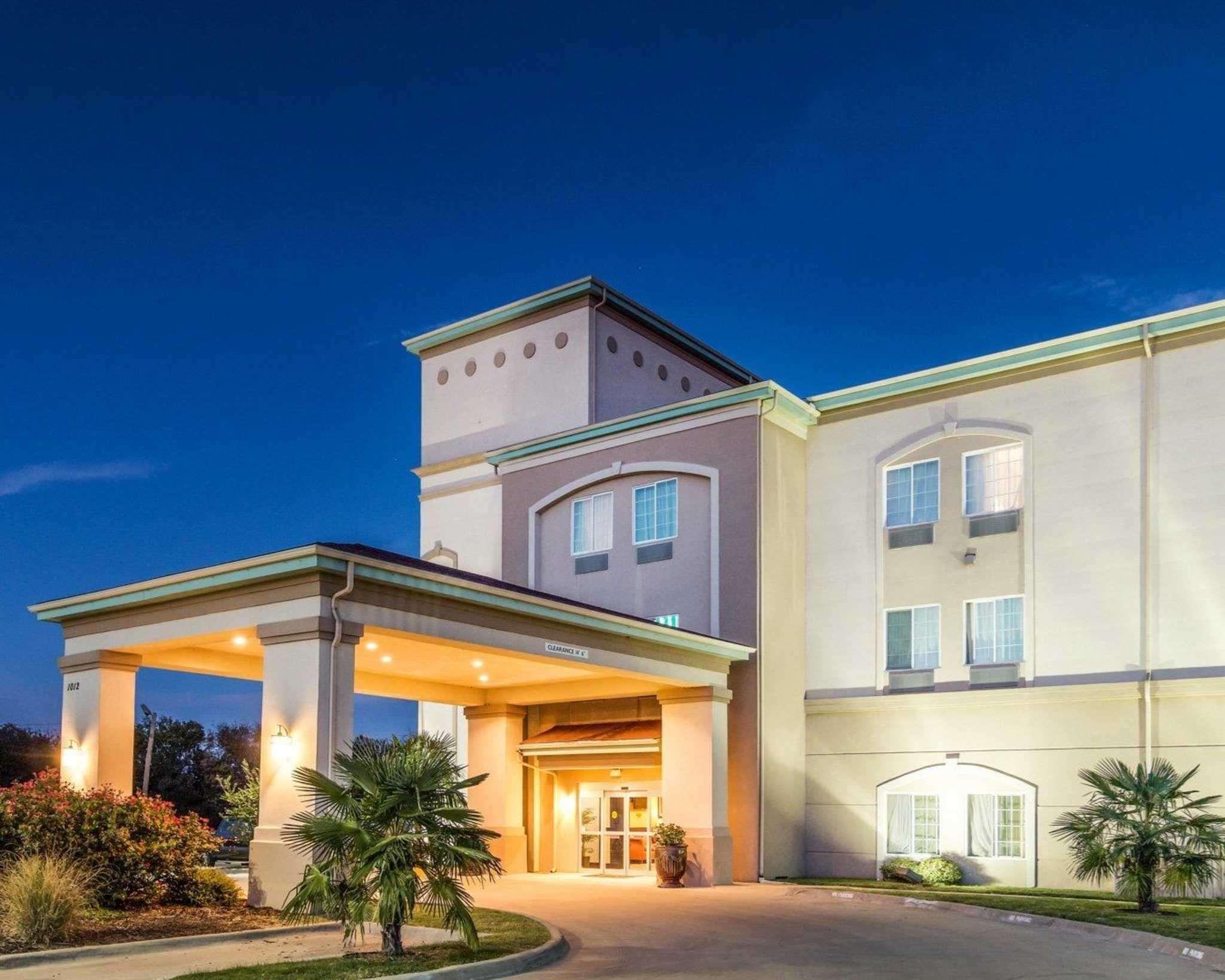 Vista Exterior Quality Inn & Suites