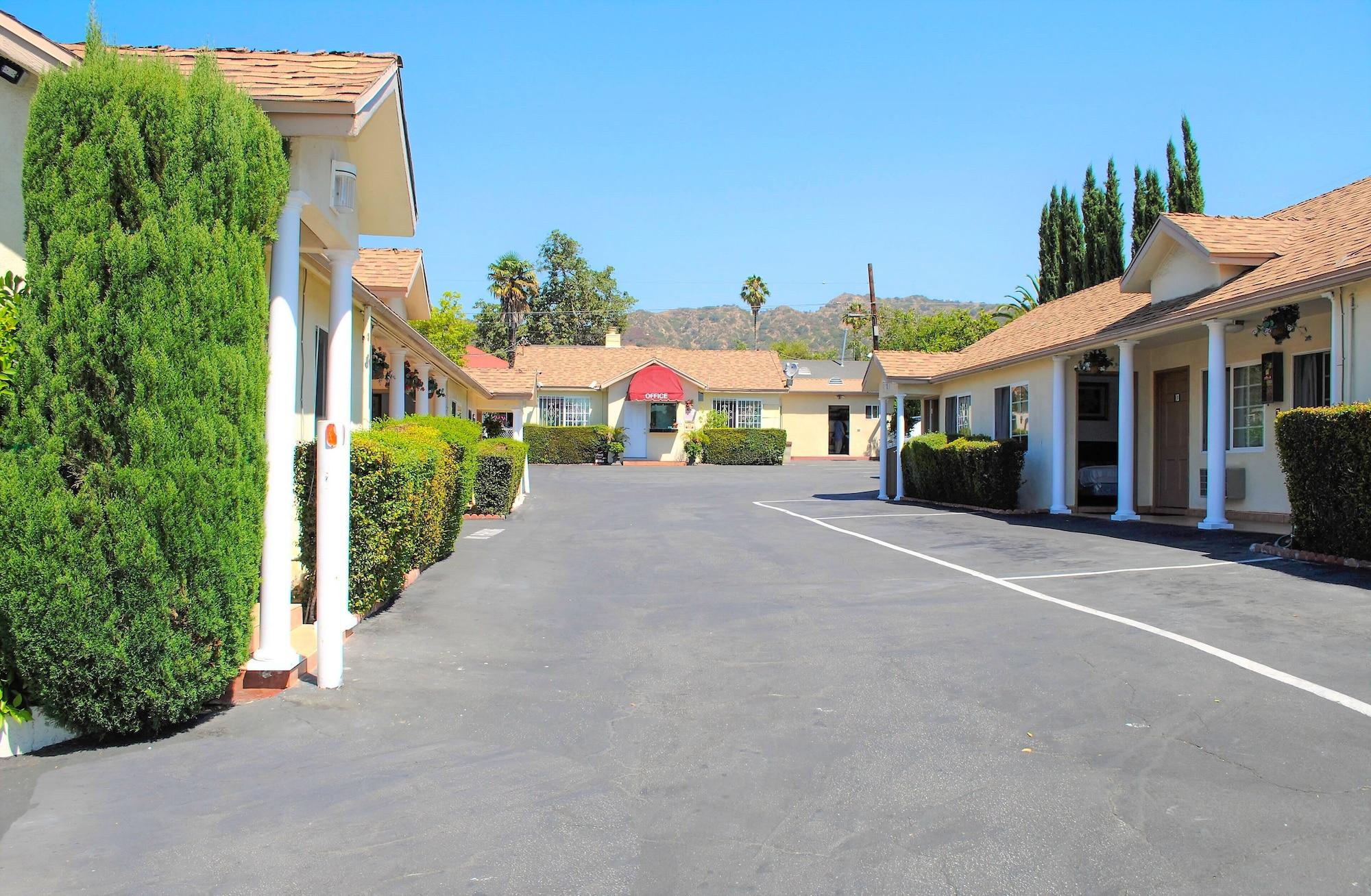 Varios Rose Bowl Motel