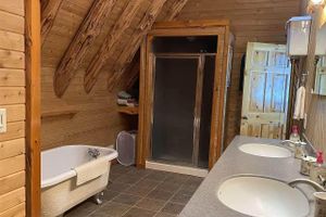 Alquiler Vacacional - Come FALL with Us - Huron Bay Retreat - hot tub & sauna available year round