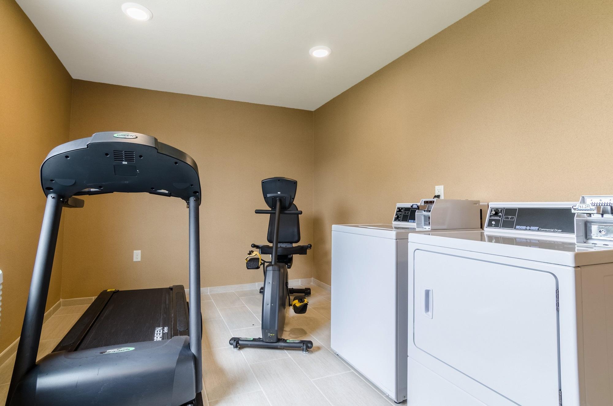 Gimnasio Cobblestone Inn & Suites - Oberlin
