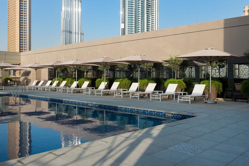 Vista da piscina Rove Downtown Dubai