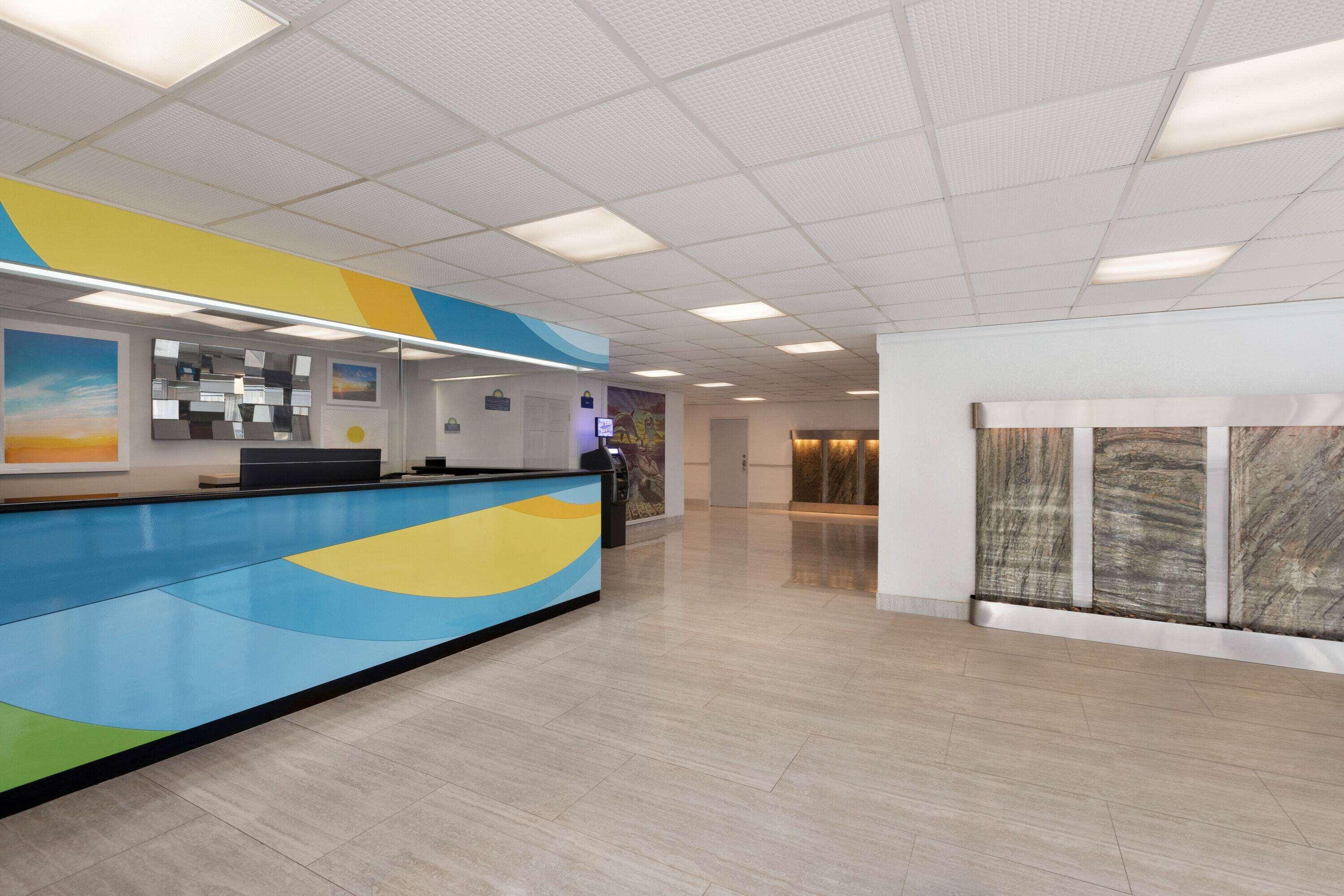 Vista Lobby enVision Hotel Miami International Airport