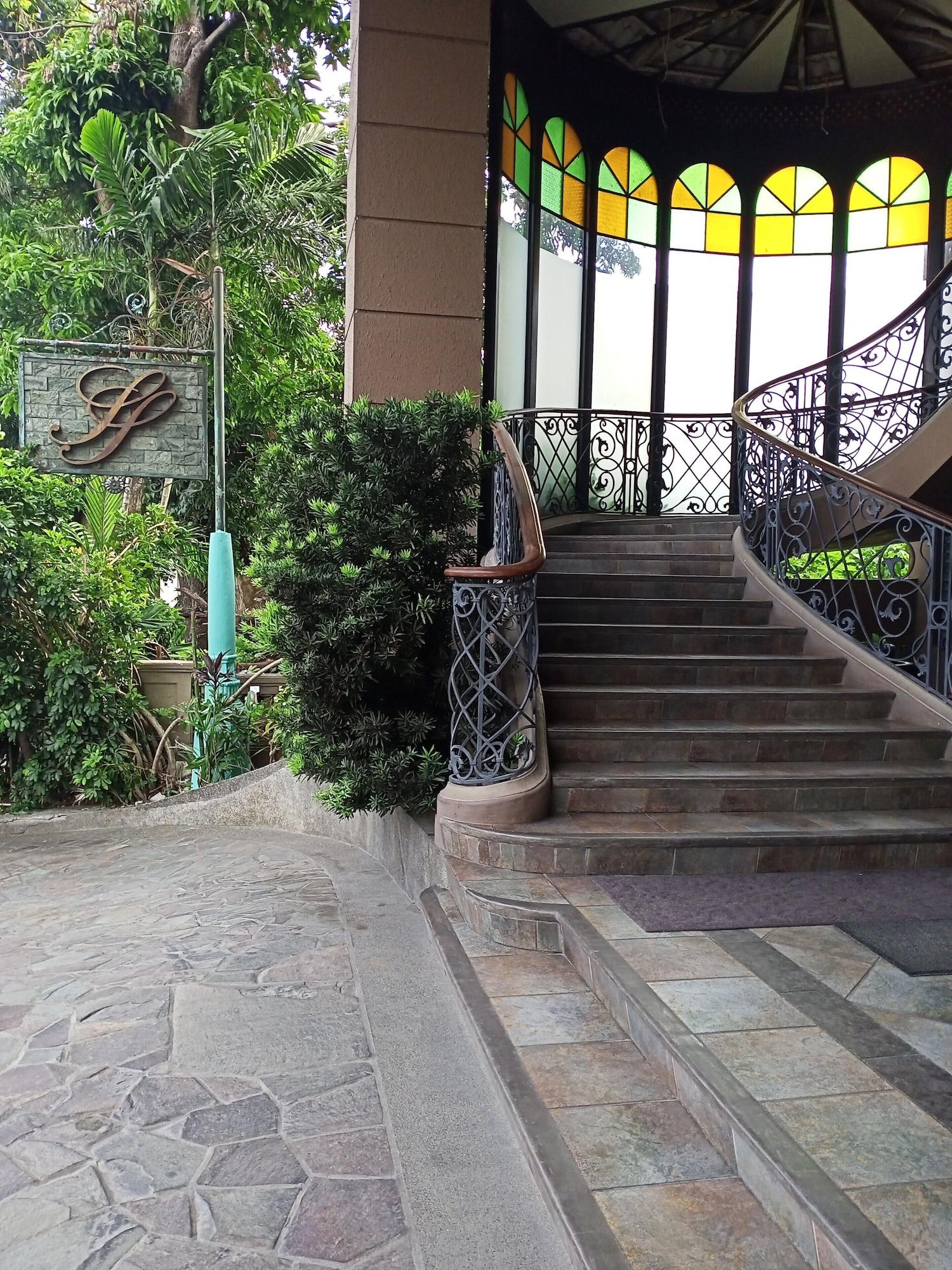 Vista Exterior Sophia Suites Residence Hotel
