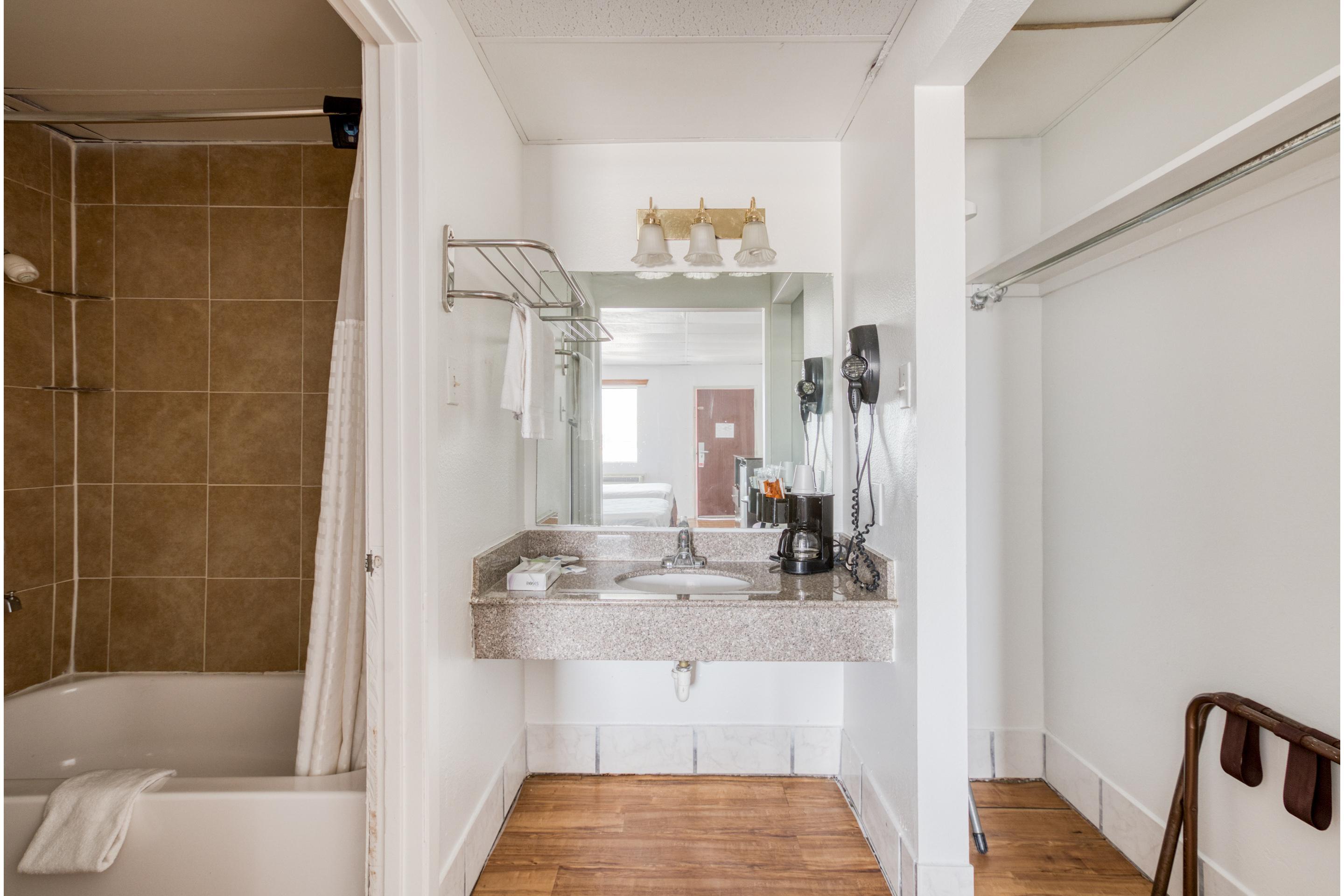 Baño OYO Hotel San Antonio Lackland Air Force Base West