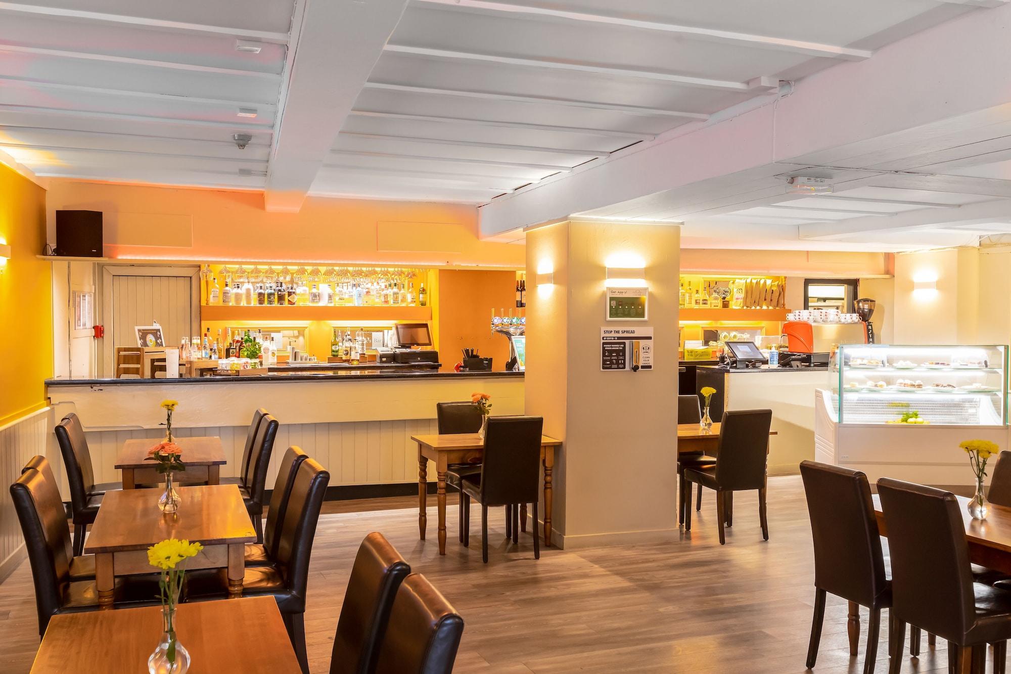 Bar/Salón The Green Hotel Golf & Leisure Resort