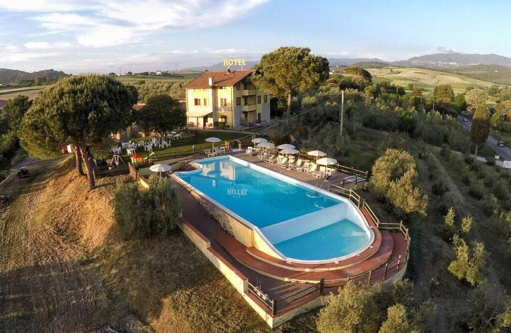 Varios Tenuta La Lupa Country Hotel