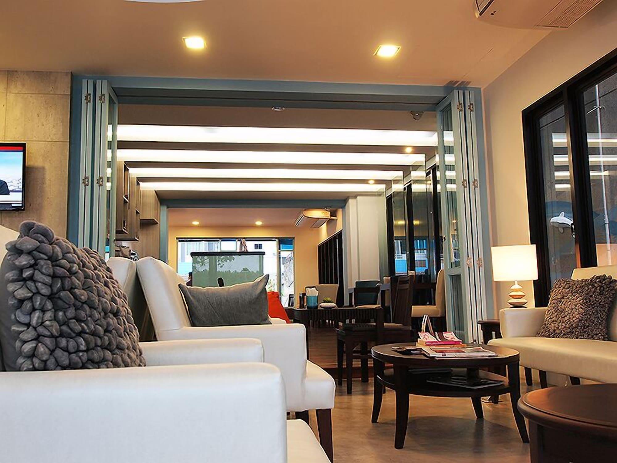 Vista Lobby Apo Hotel