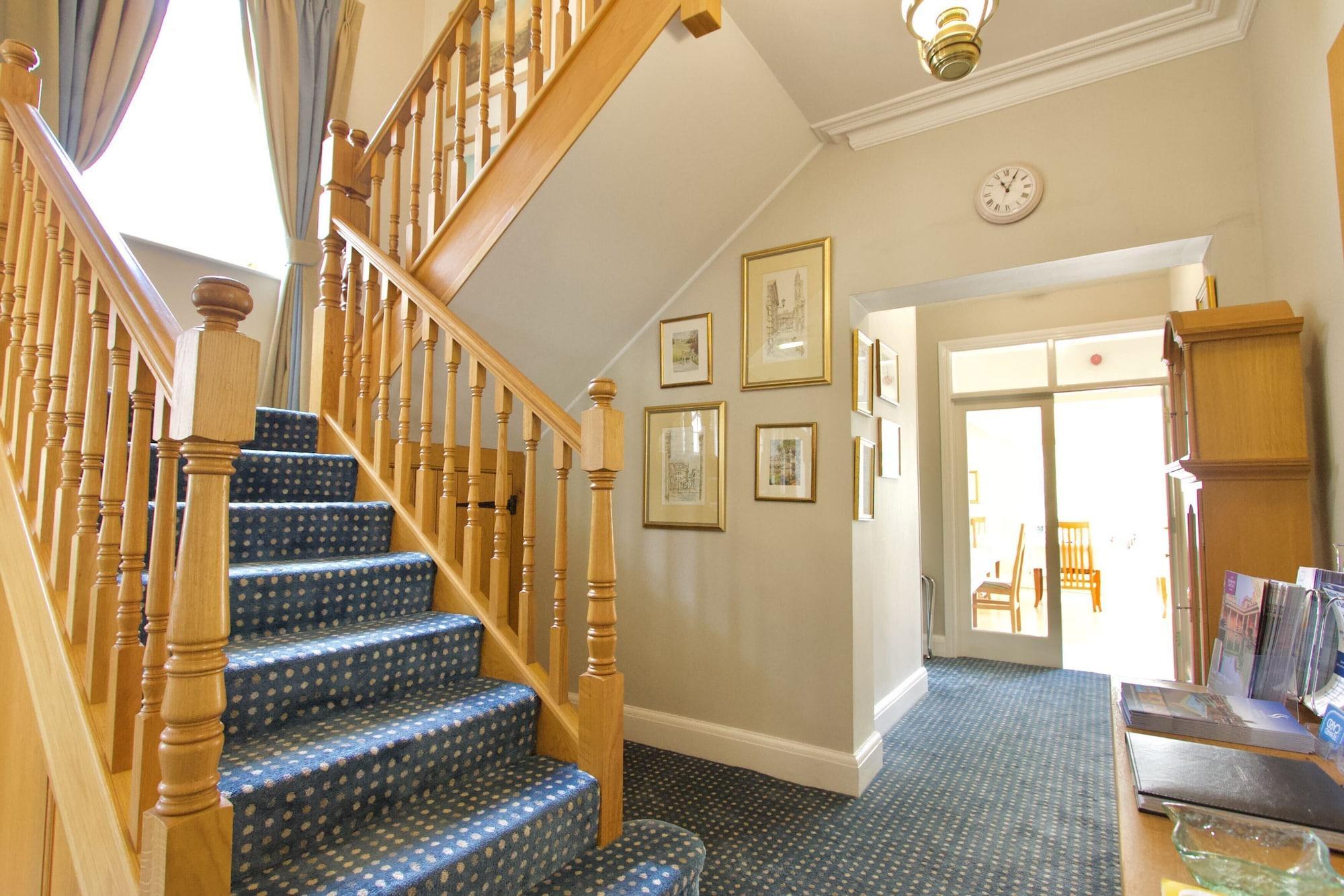 Vista Lobby Chestnuts House