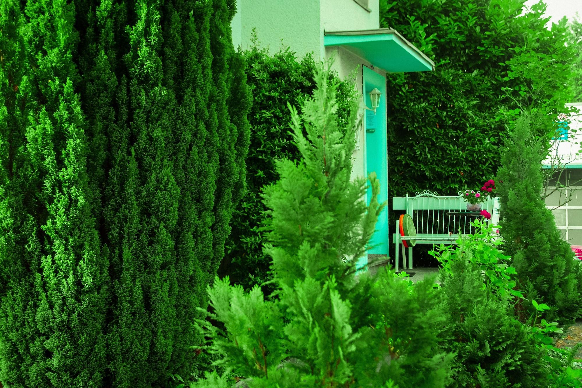 Varios A&S Ferienwohnungen Roonstraße 7