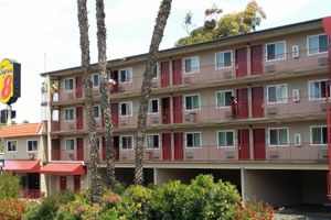 Alojamiento - Super 8 by Wyndham San Diego Hotel Circle