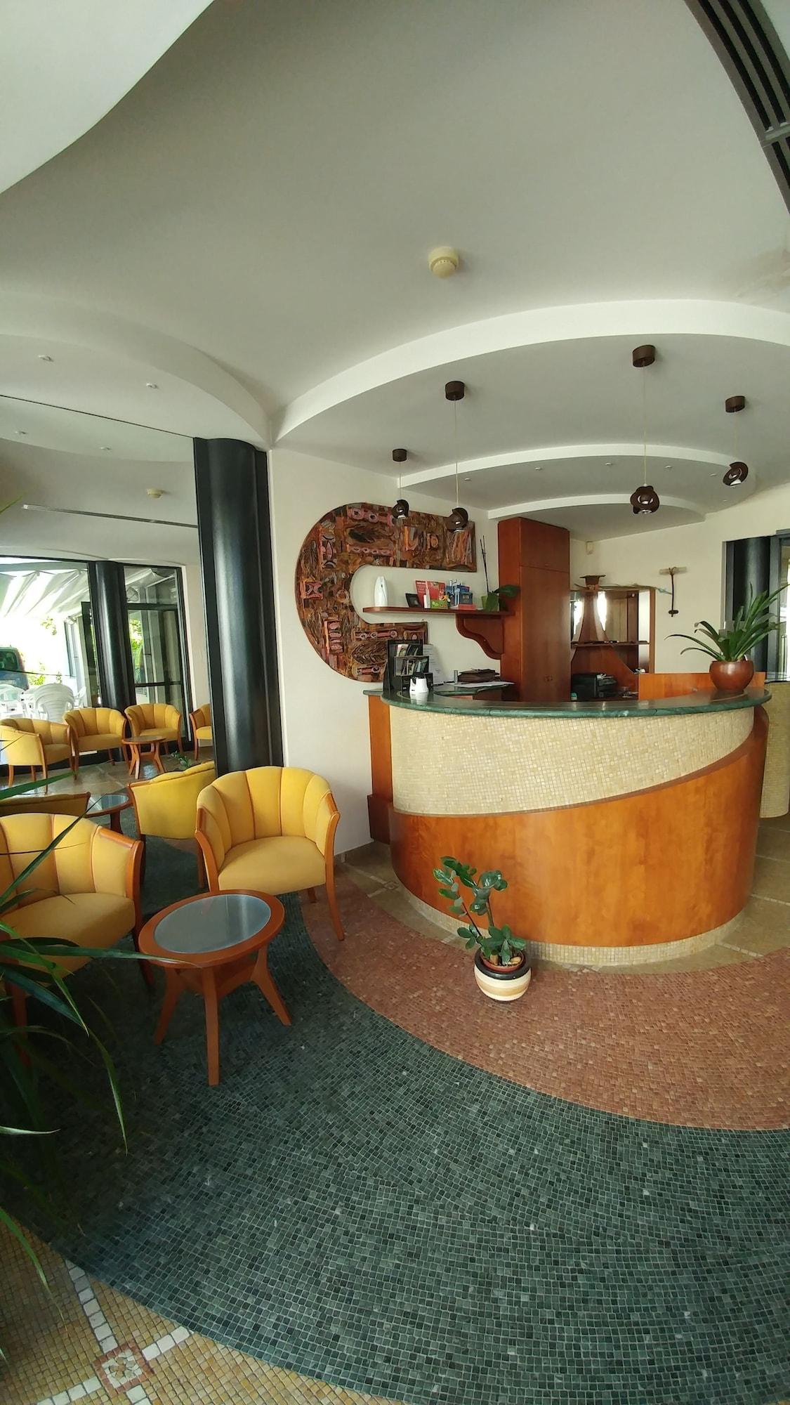 Vista Lobby Hotel La Perla