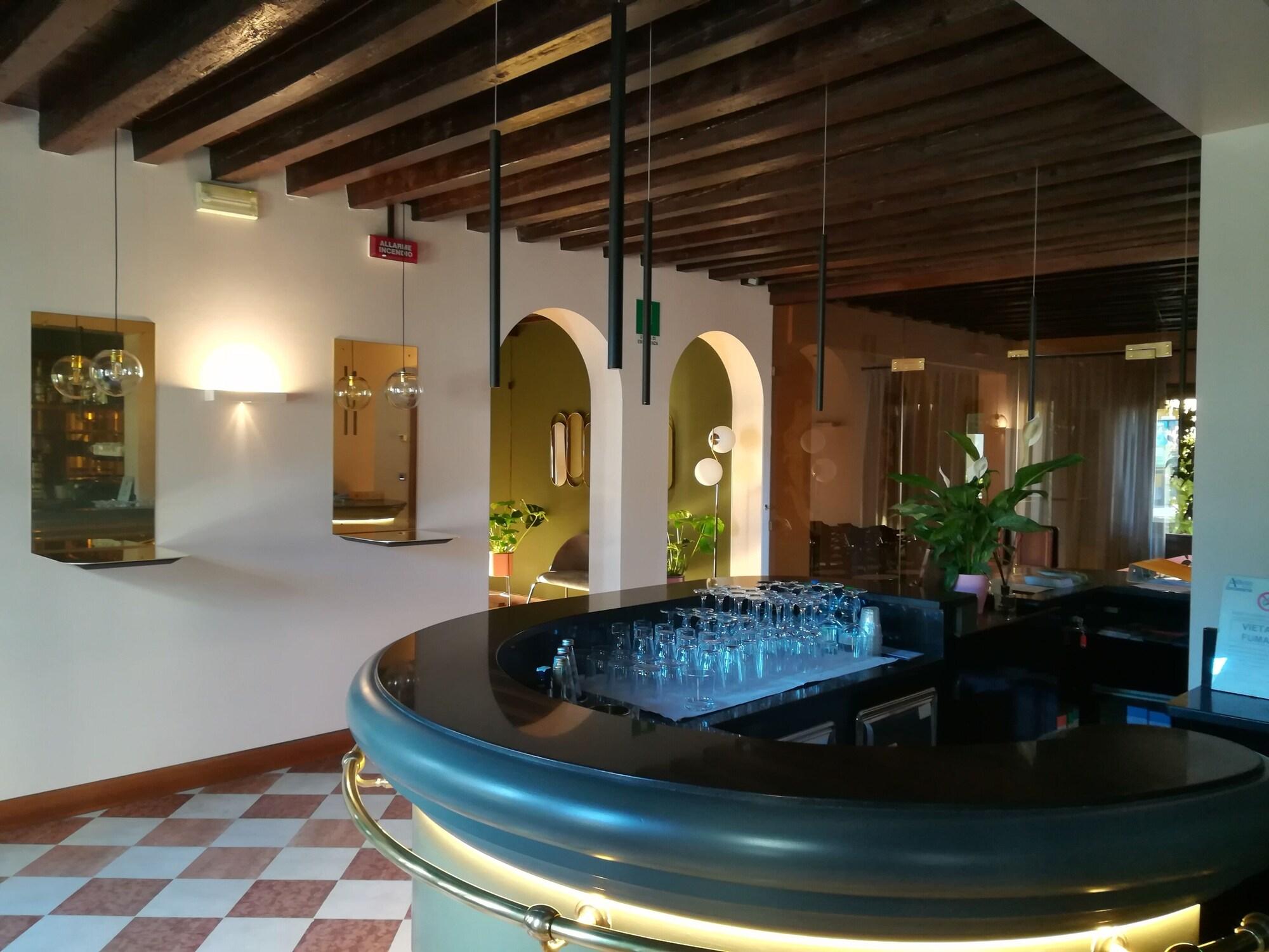 Bar/Salón Hotel Scala