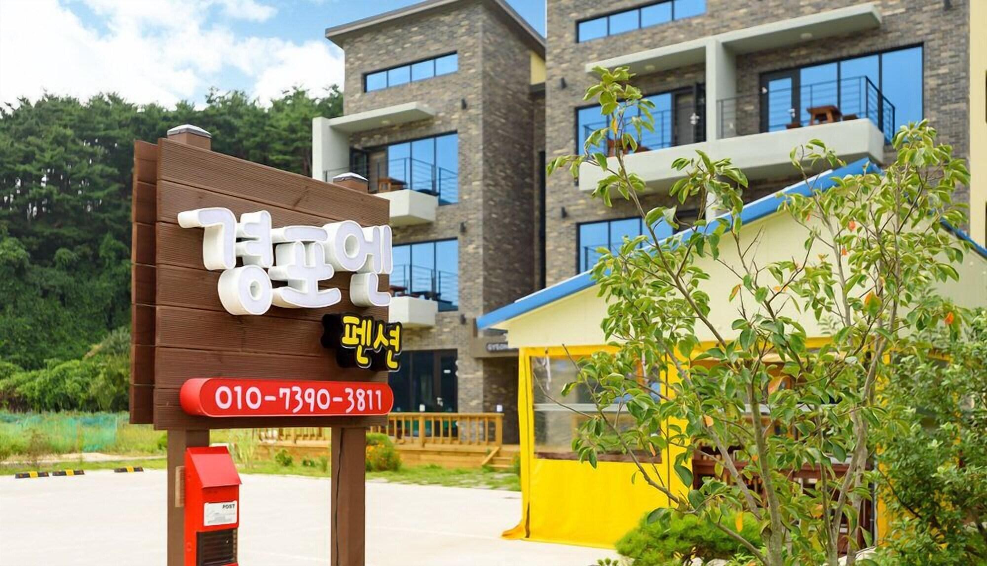 Vista Exterior Gyeongpoen Pension