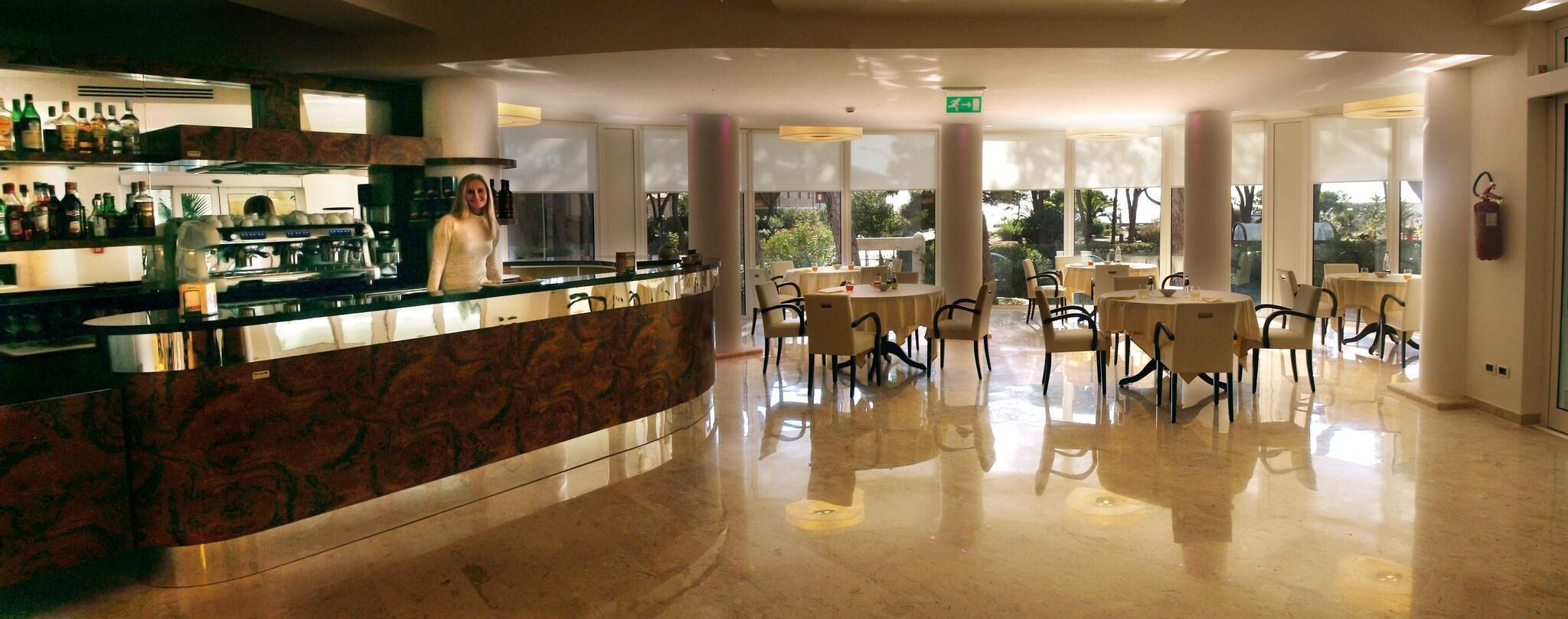 Bar/Salón Hotel Terme Marine Leopoldo II