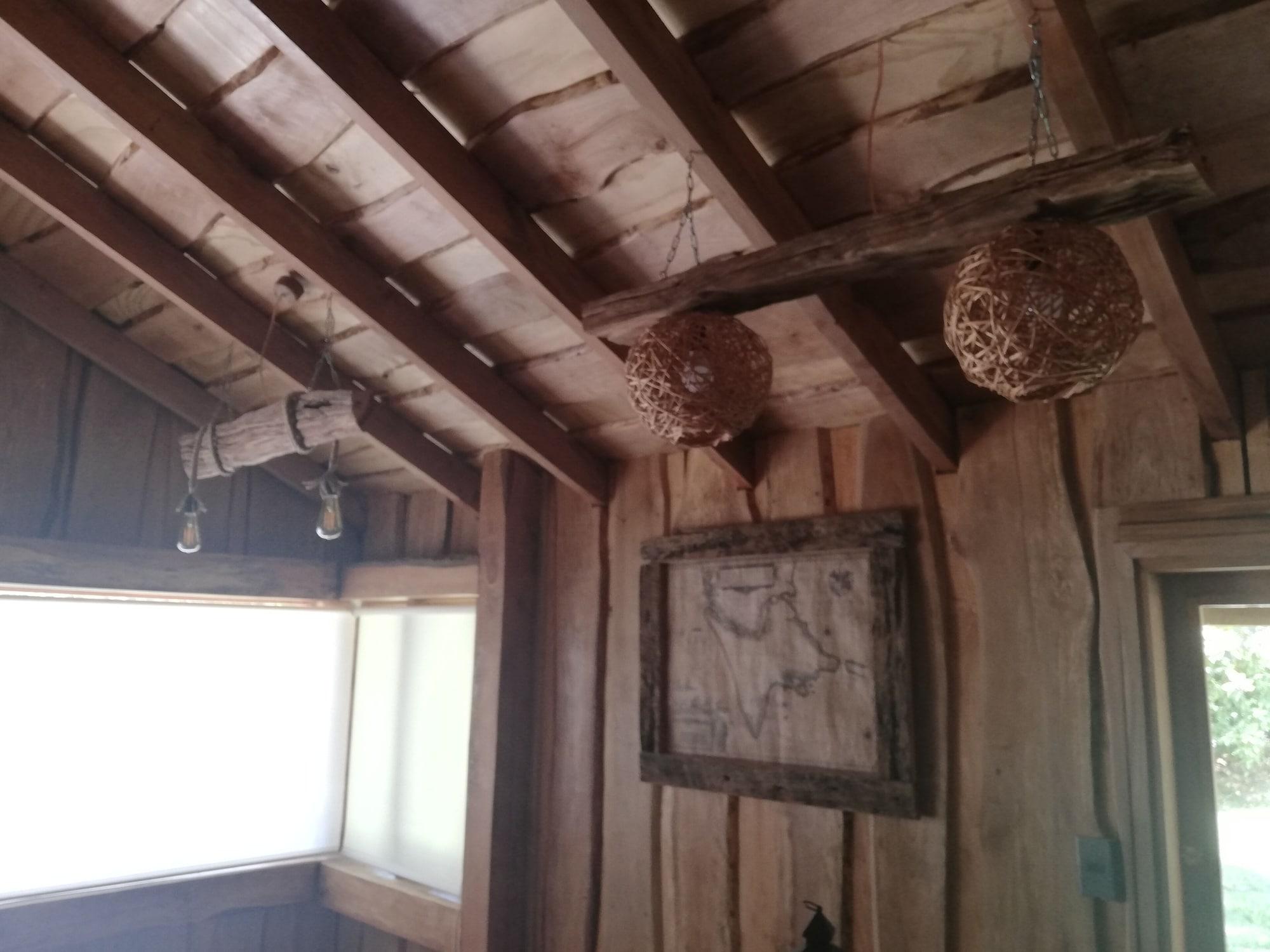 Bar/Salón Wonderful Rustic Cabin 2, With Native Logs, on the Banks of the Trancura River