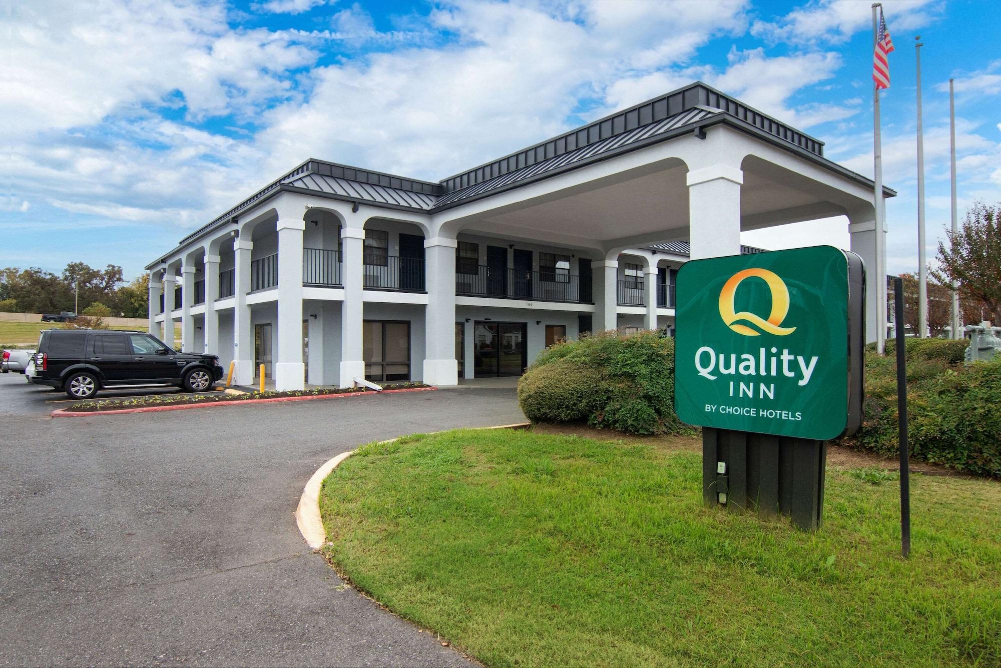 Vista Exterior Quality Inn near Casinos and Convention Center