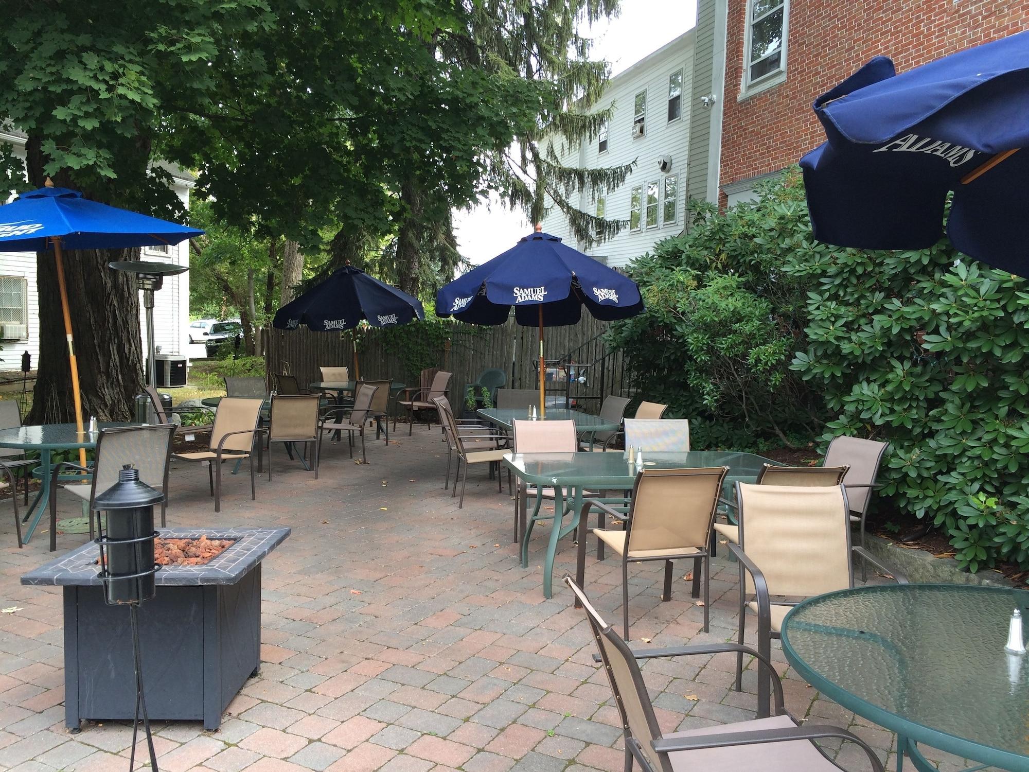 Restaurant Hunters Grille and Tap at The Grafton Inn