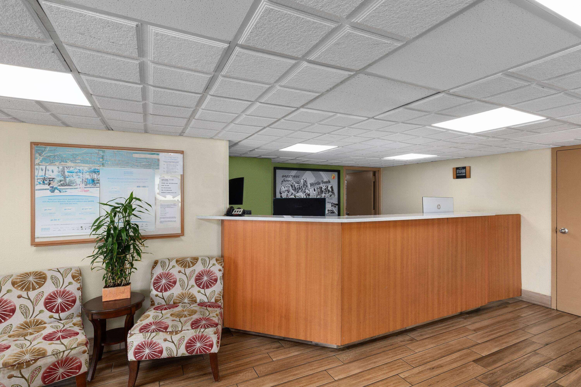 Vista Lobby Super 8 by Wyndham Myrtle Beach/Market Common Area