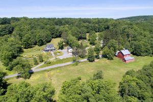 Alojamiento - Breezy Hill Inn