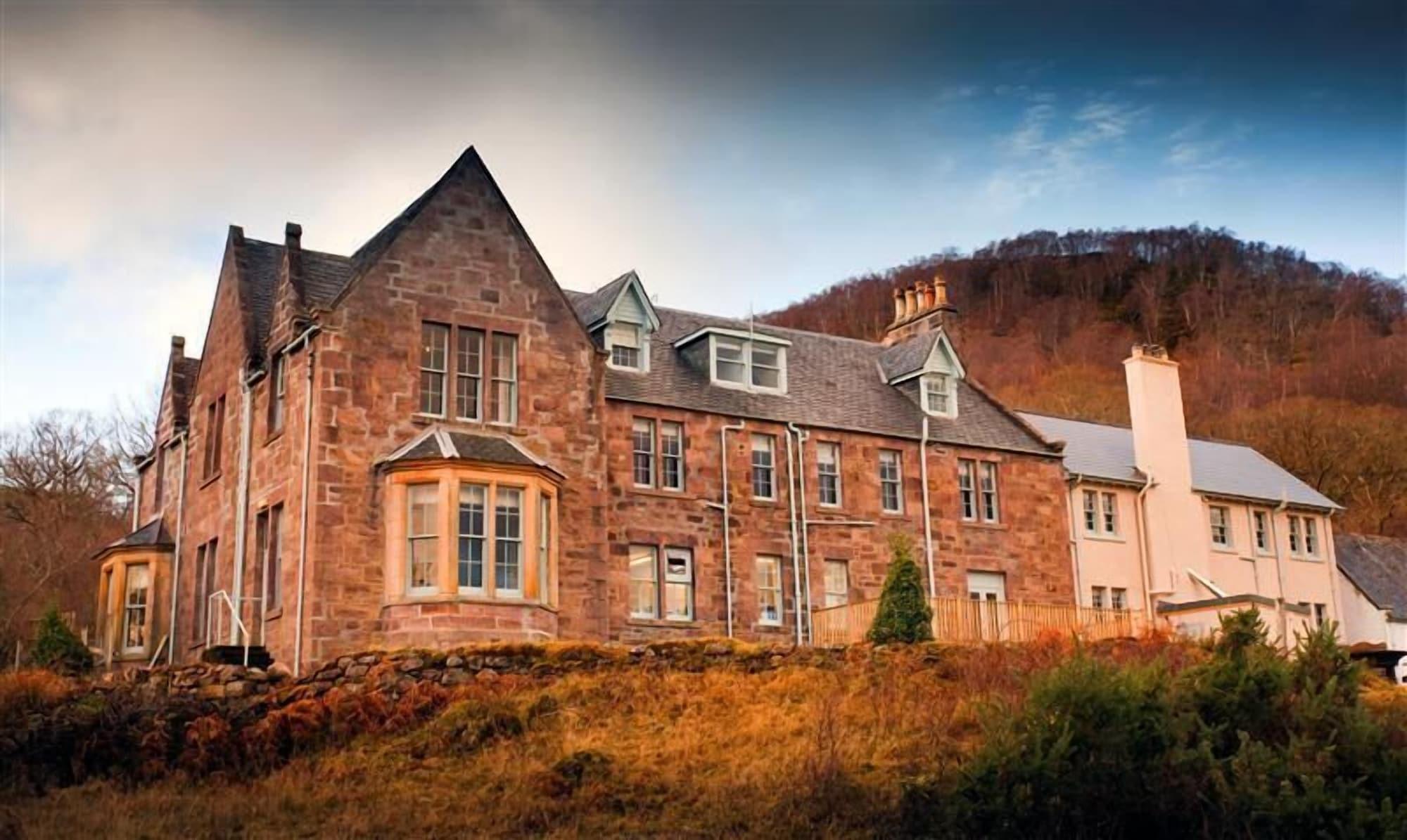 Varios Loch Maree Hotel
