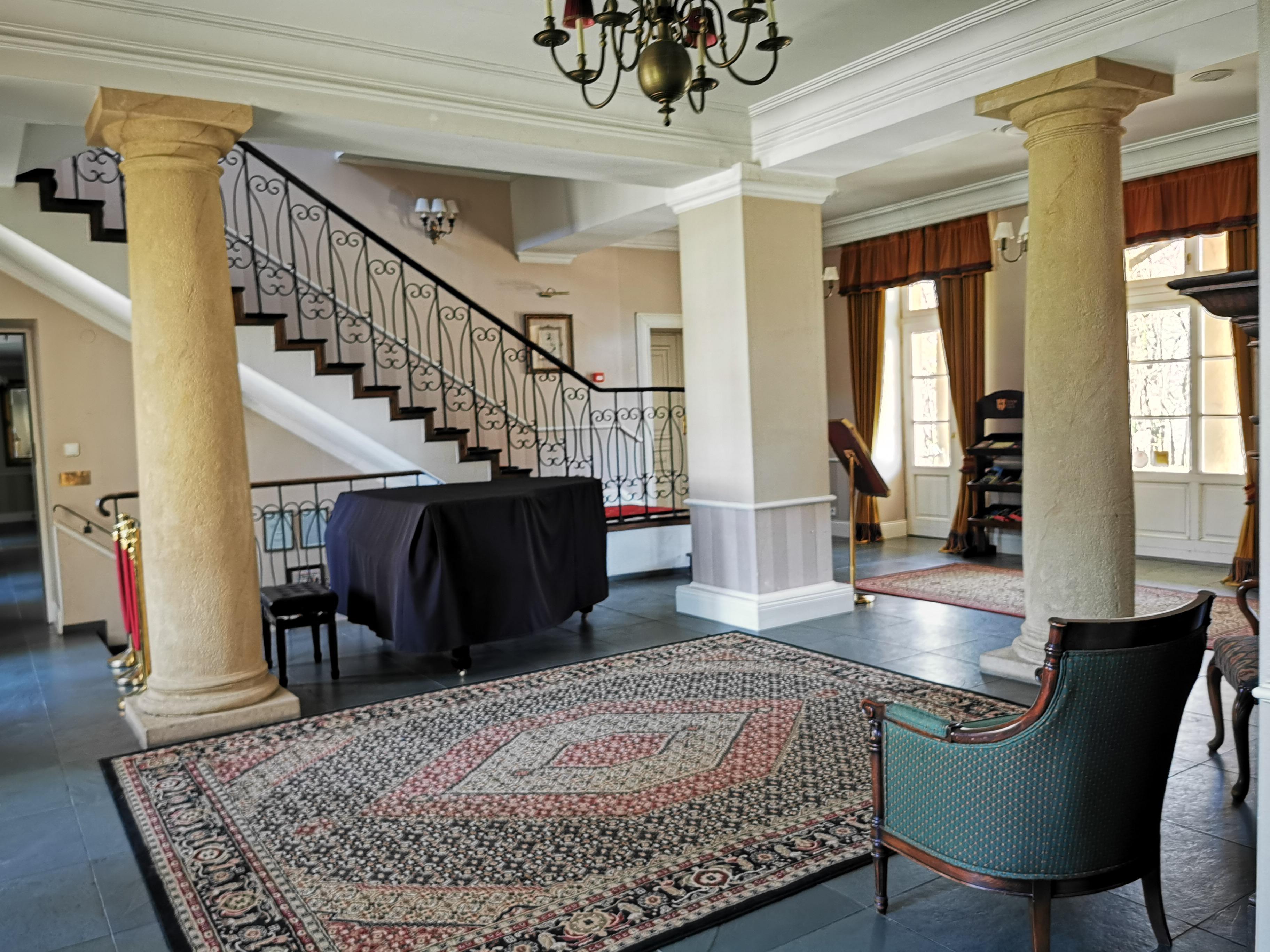 Vista Lobby Dwor Sierakow