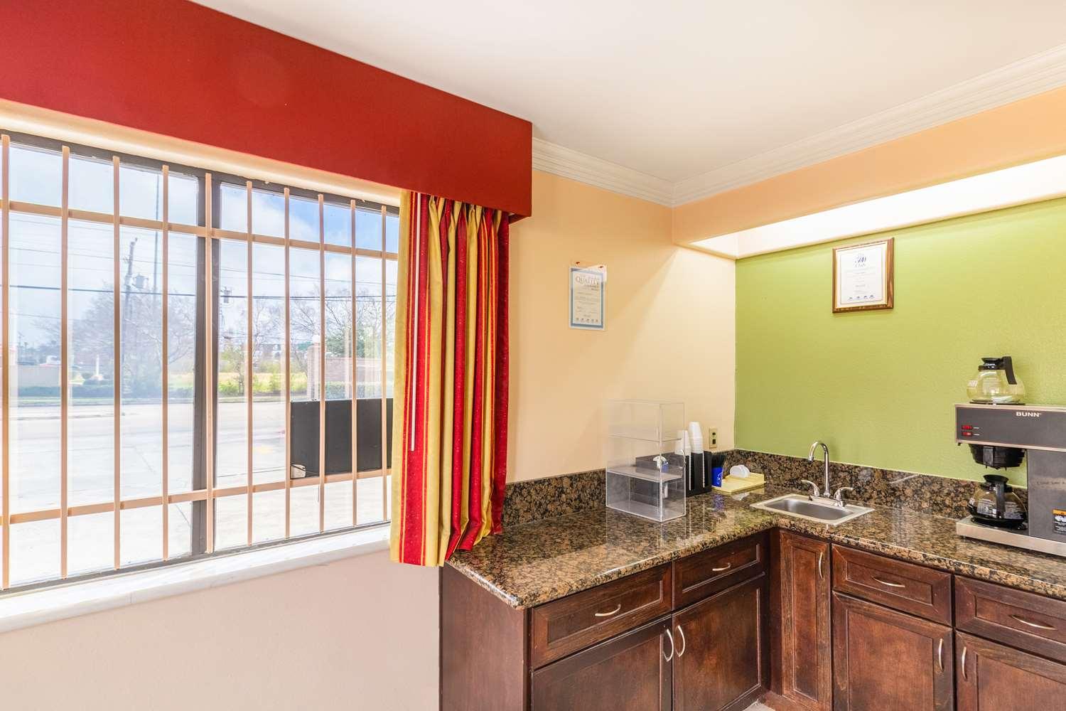 Restaurant Americas Best Value Inn Houston Heights at I-45