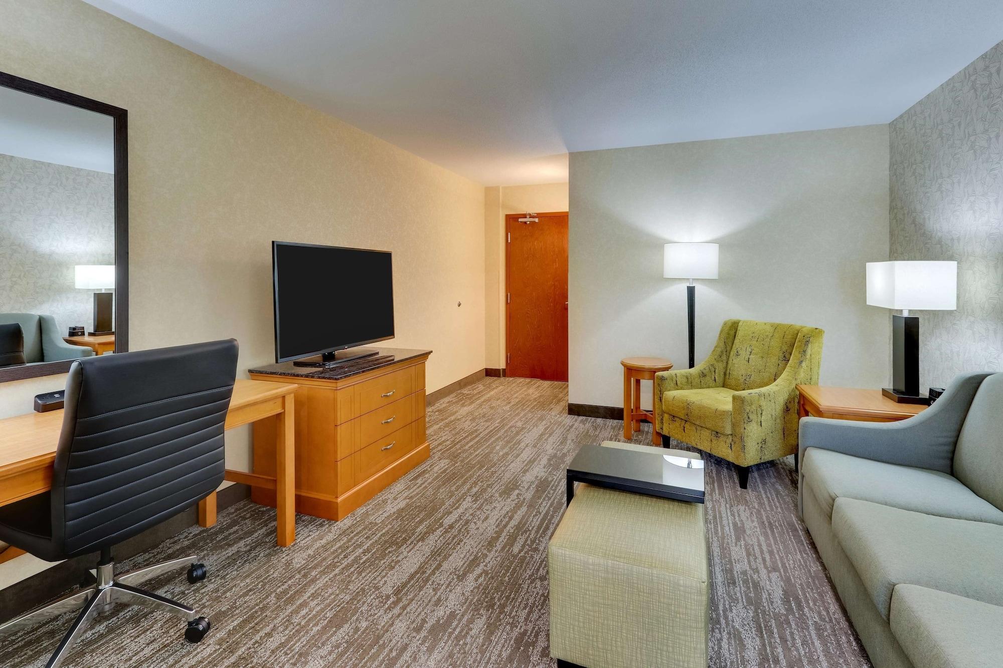 Habitación Drury Inn & Suites near Universal Orlando Resort