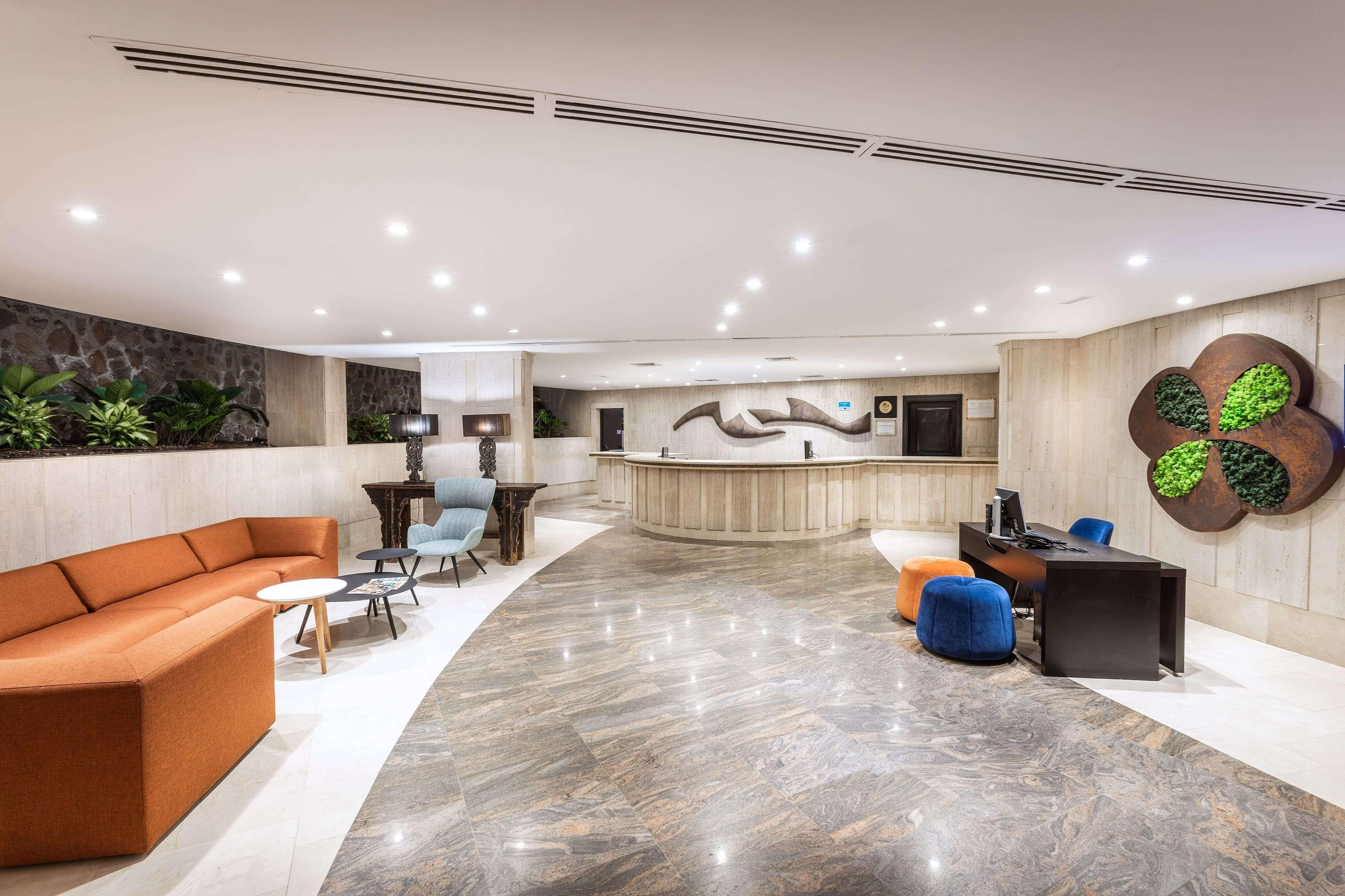 Vista Lobby Sol Barbacan