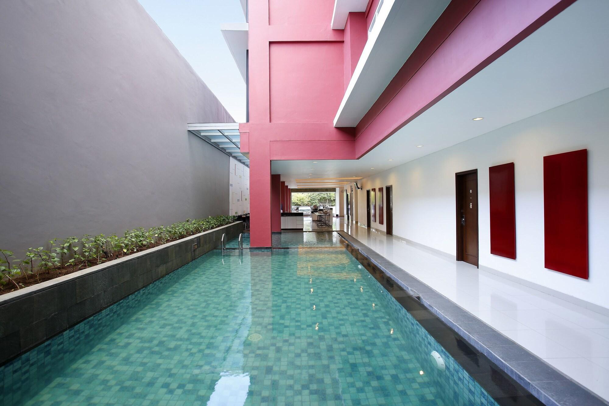 Vista Piscina Amaris Hotel Dewi Sri