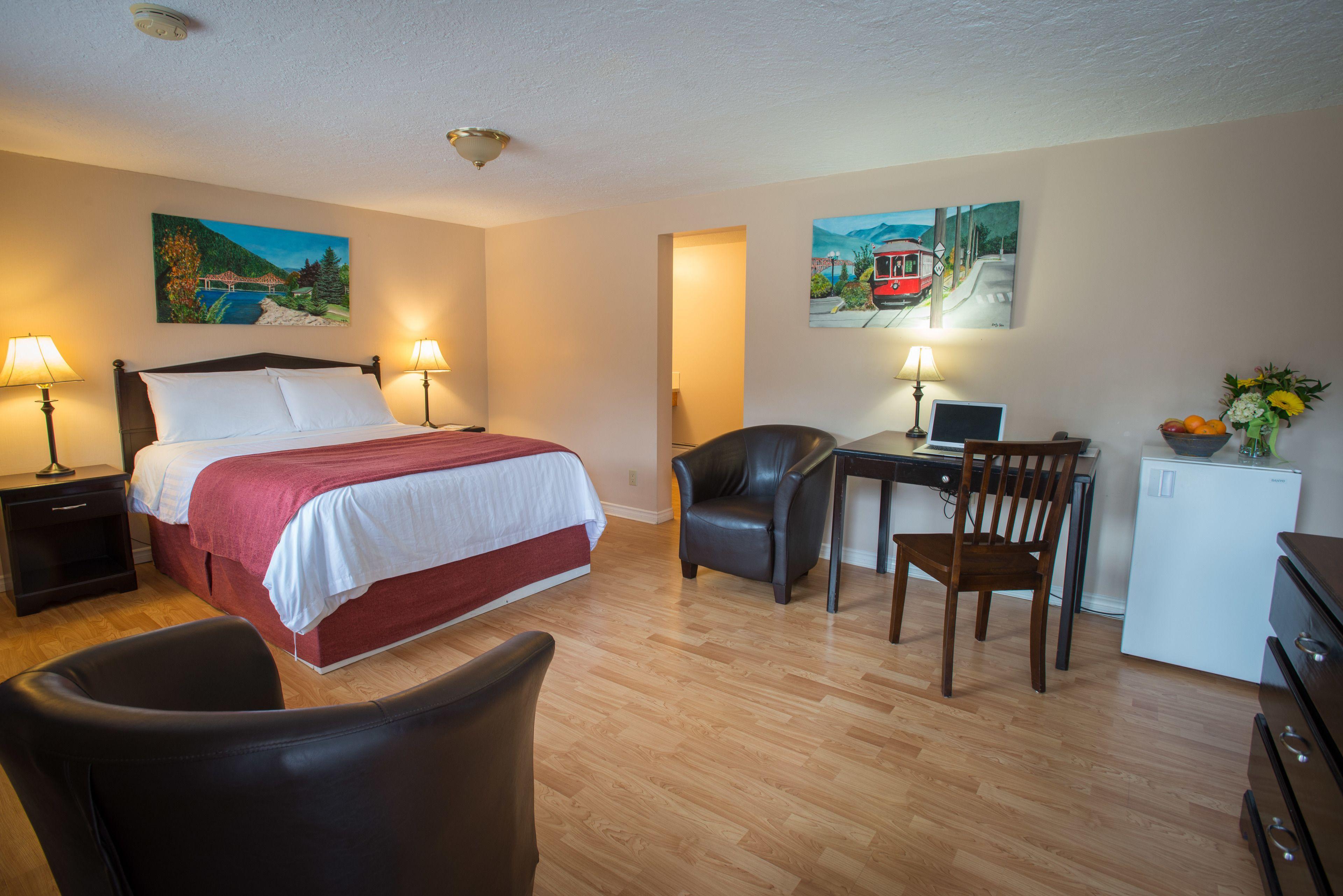 Varios Villa Motel