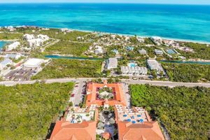 Alquiler Vacacional - Amazing Grace Bay Views, Terraces, Pools & Location! Walk to Beach, Restaurants.