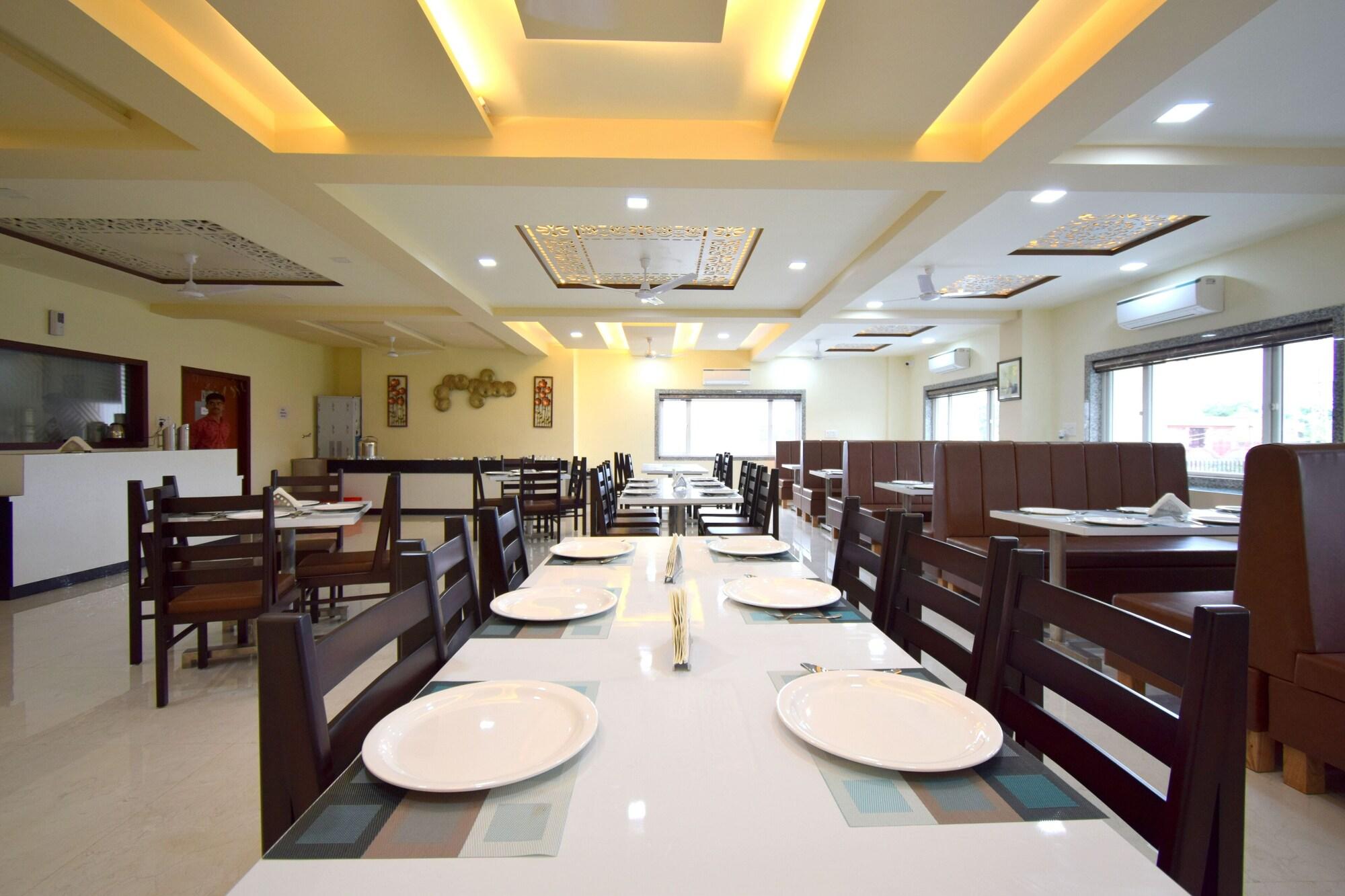 Restaurant The Sky Imperial  Hotel Gopal Darshan