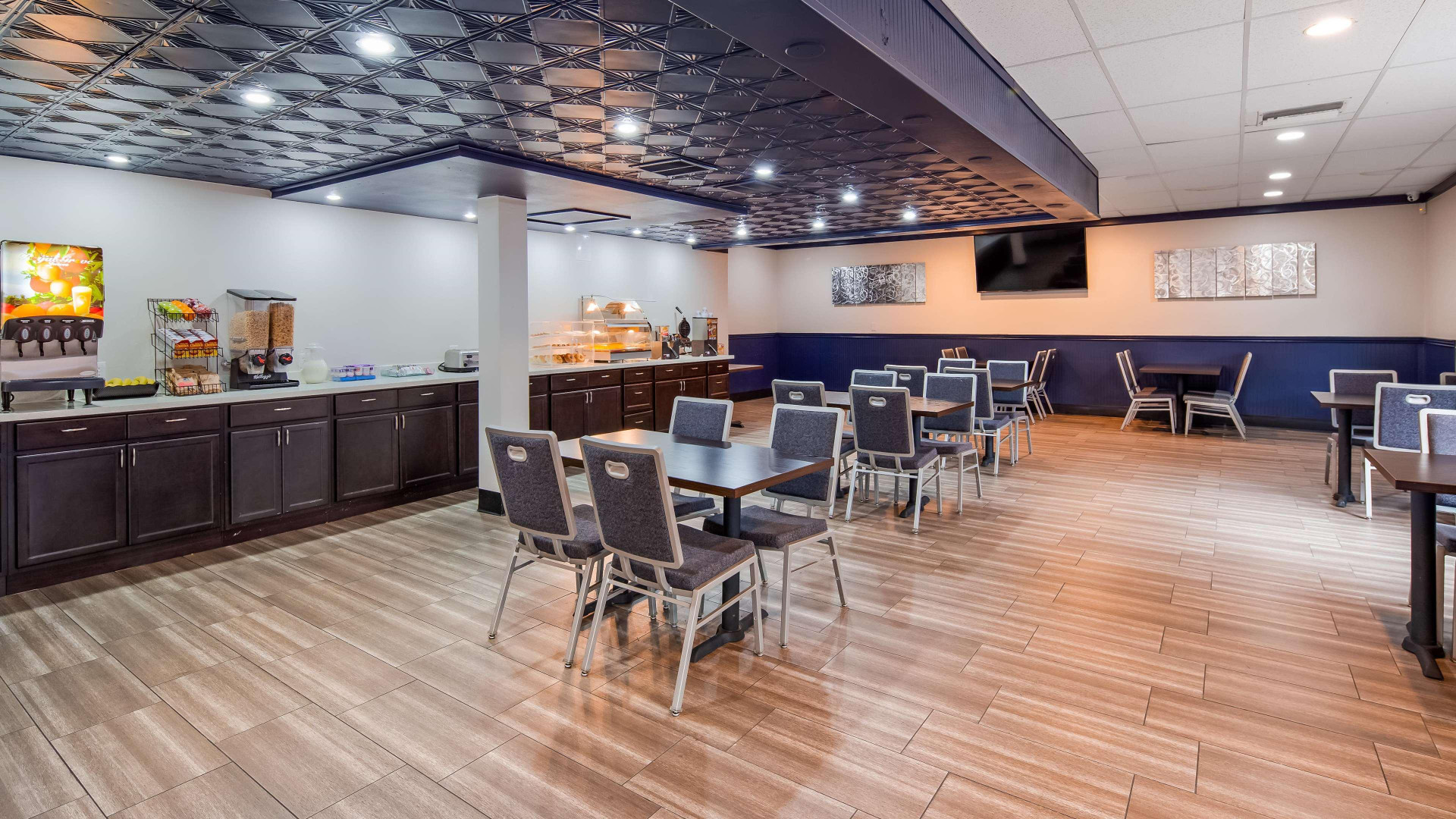 Restaurant SureStay Plus Hotel by Best Western Sacramento Cal Expo