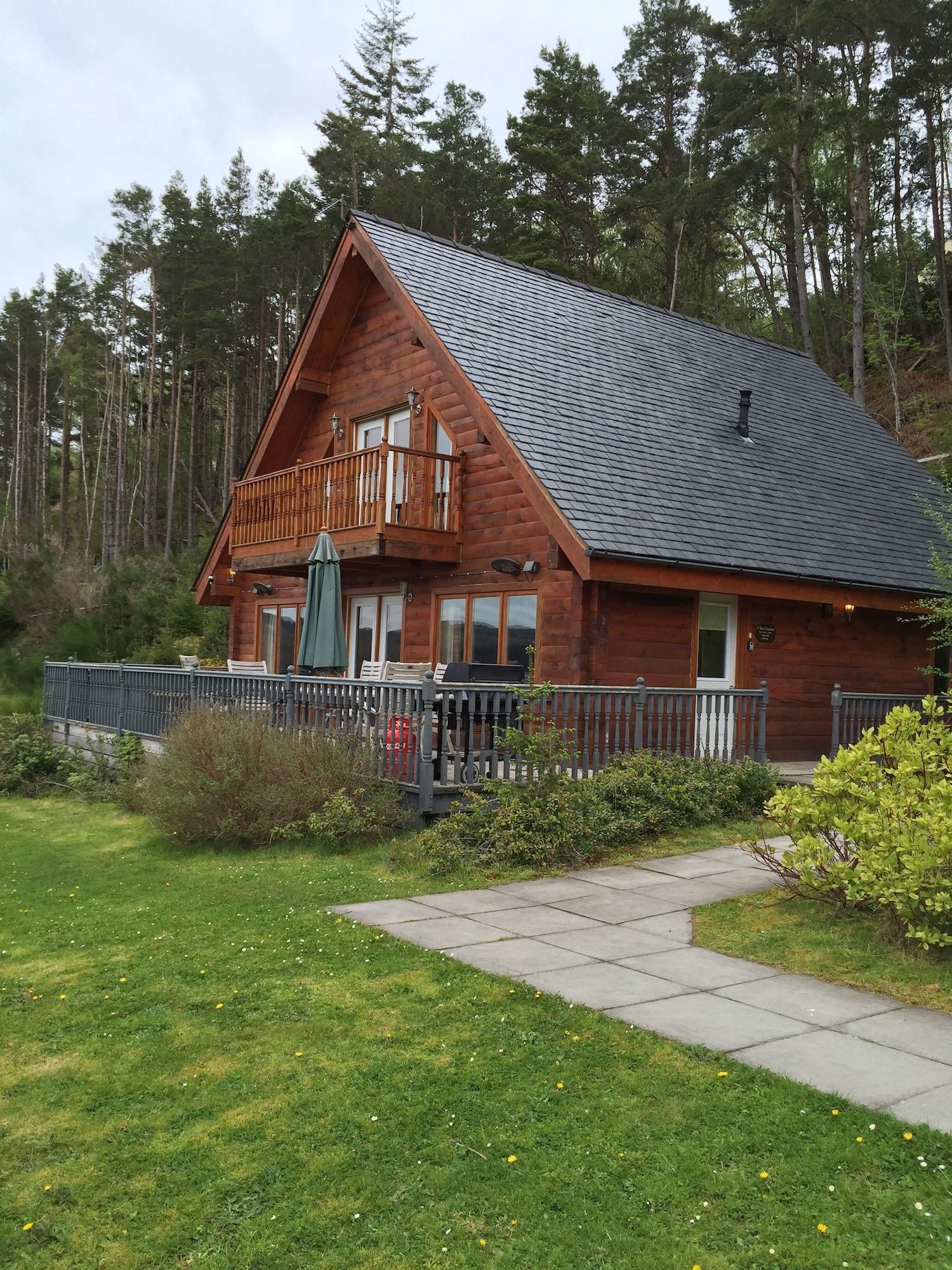 Varios Lodges on Loch Ness