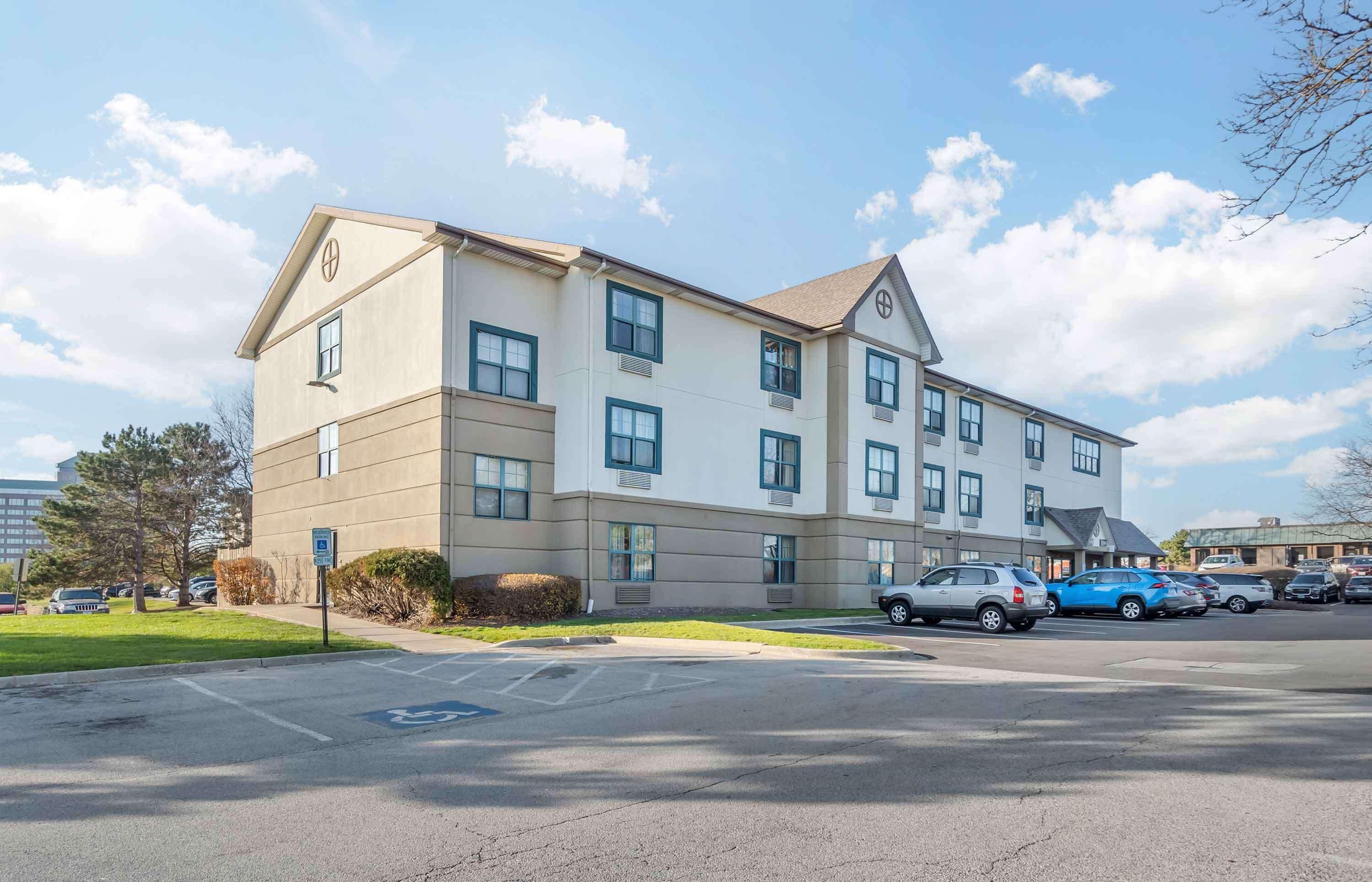 Vista Exterior Extended Stay America Select Suites Chicago Downers Grove