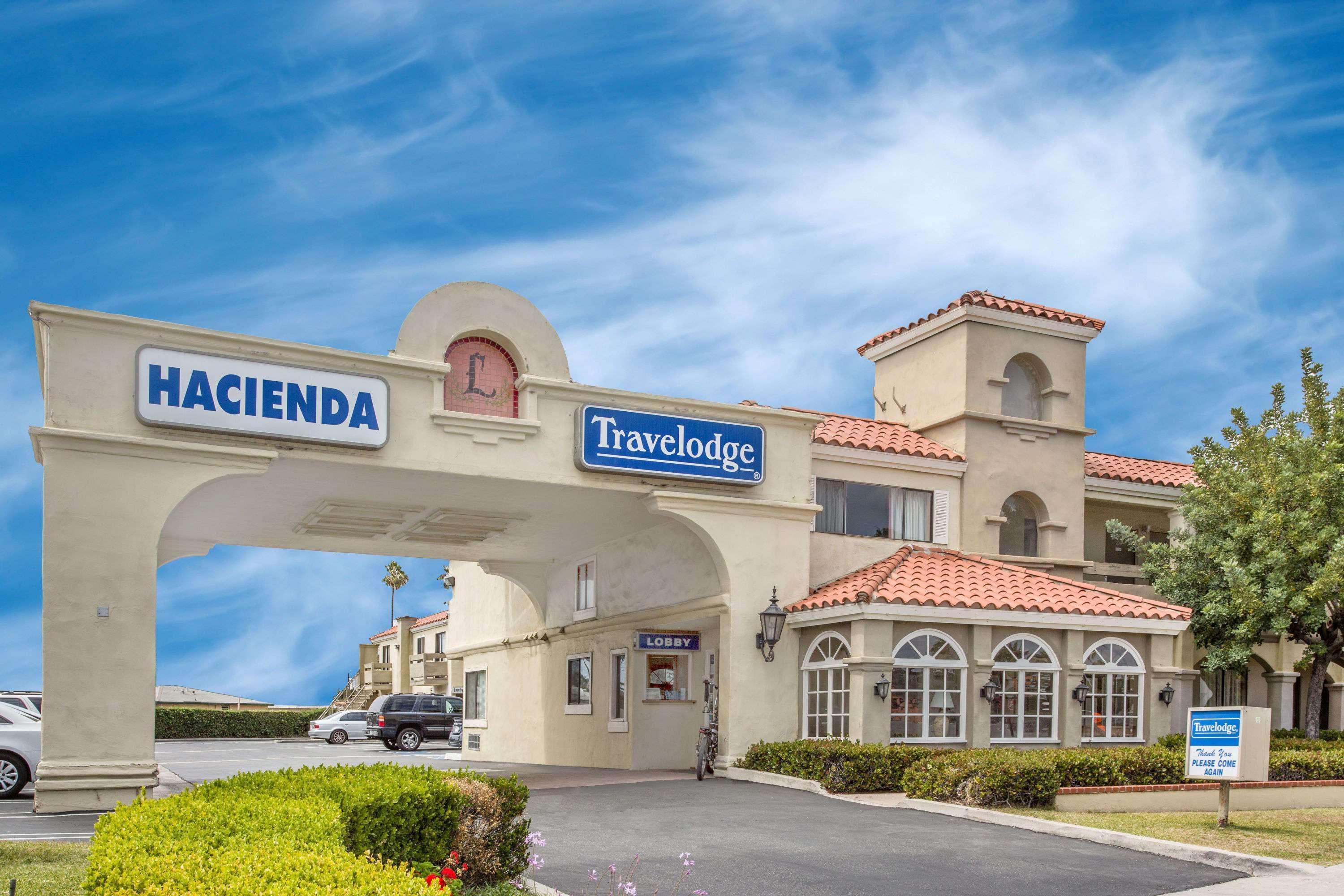 Vista Exterior Travelodge by Wyndham Costa Mesa Newport Beach Hacienda