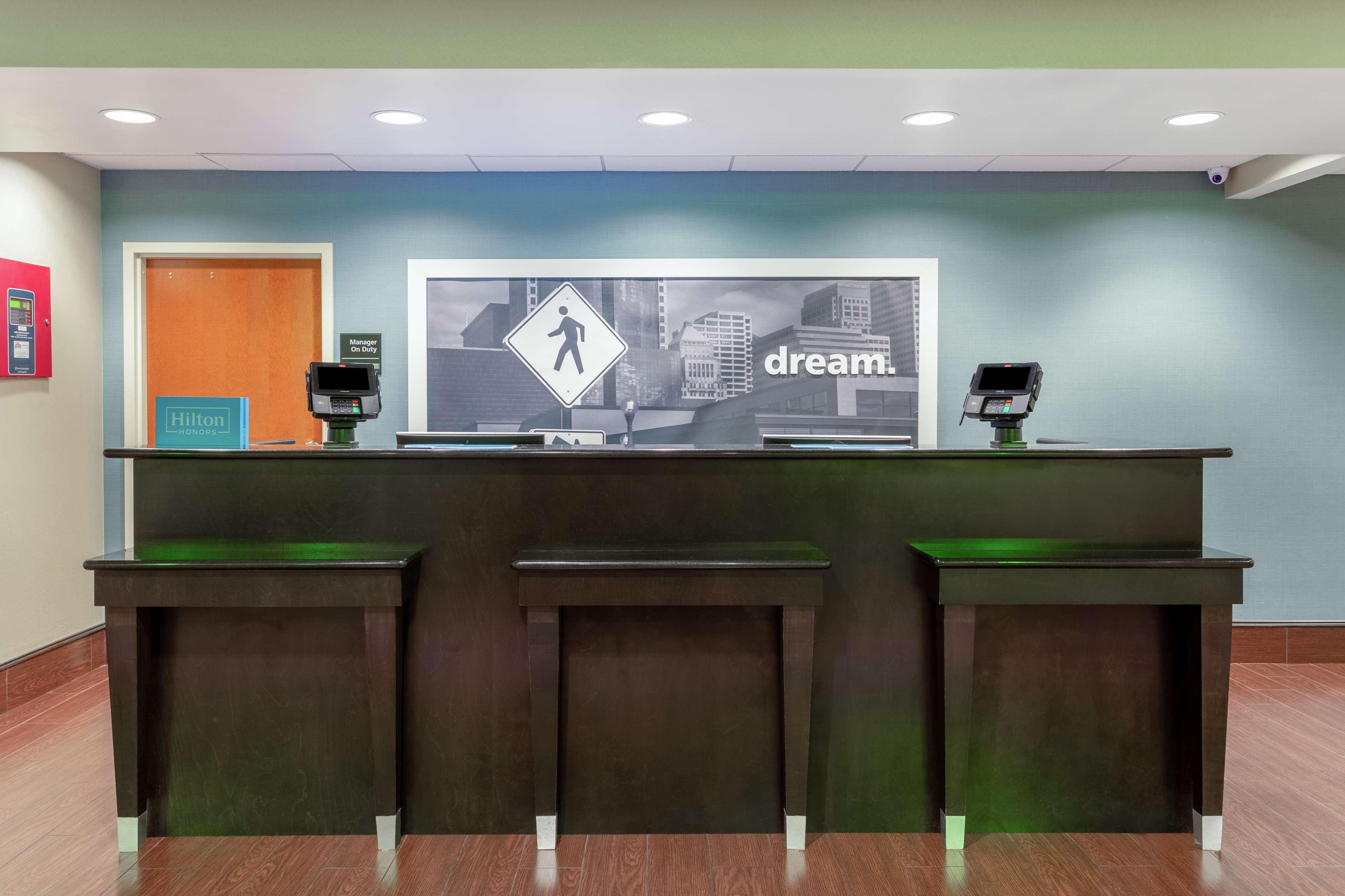 Vista Lobby Hampton Inn Richmond - South