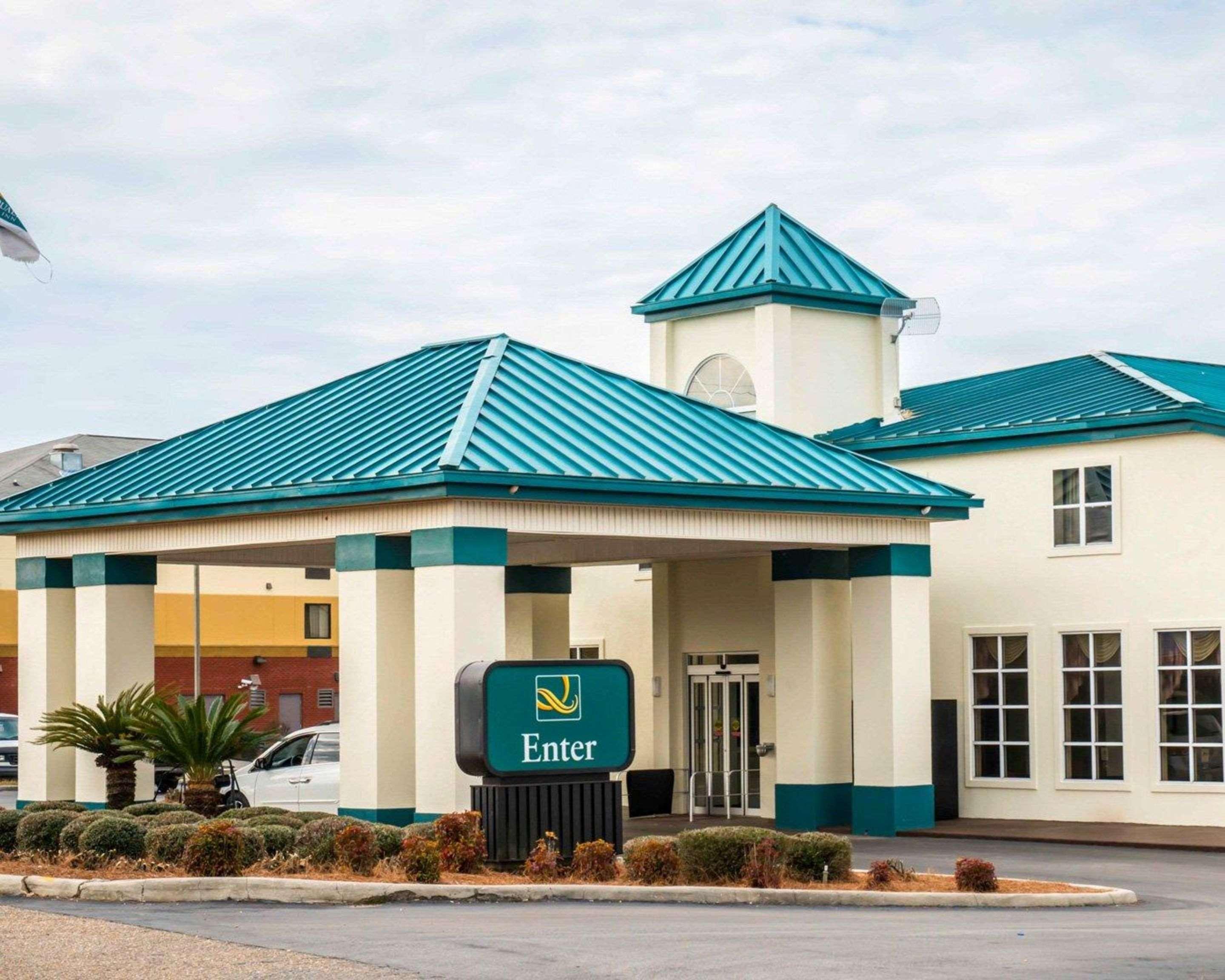 Varios Quality Inn Chipley I-10 at Exit 120