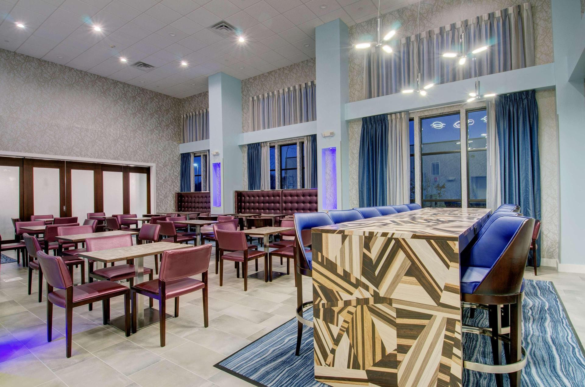 Vista Lobby Hampton Inn & Suites Boston/Stoughton