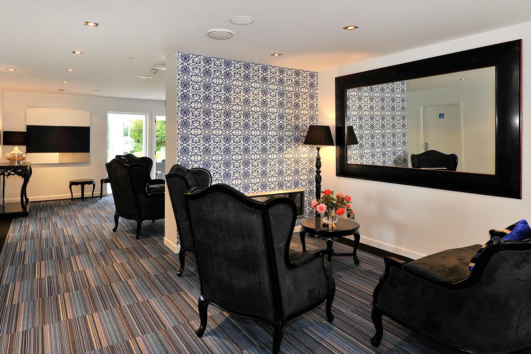 Vista Lobby Black Swan Lakeside Boutique Hotel