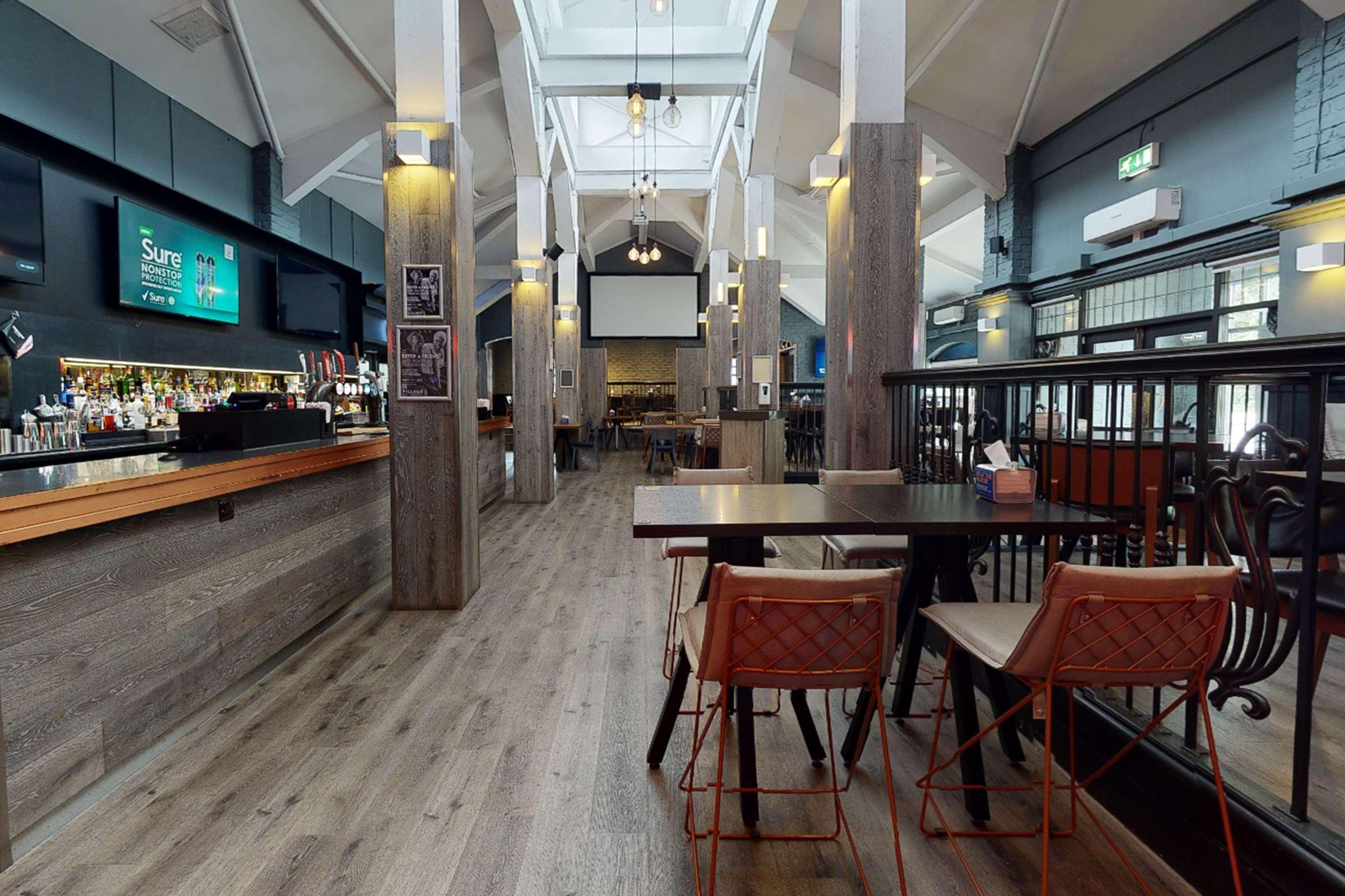 Restaurant Village Hotel Liverpool