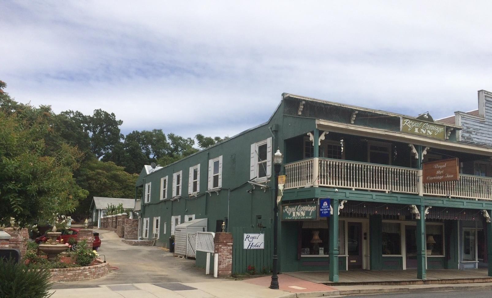 Varios Americas Best Value Inn & Suites Royal Carriage
